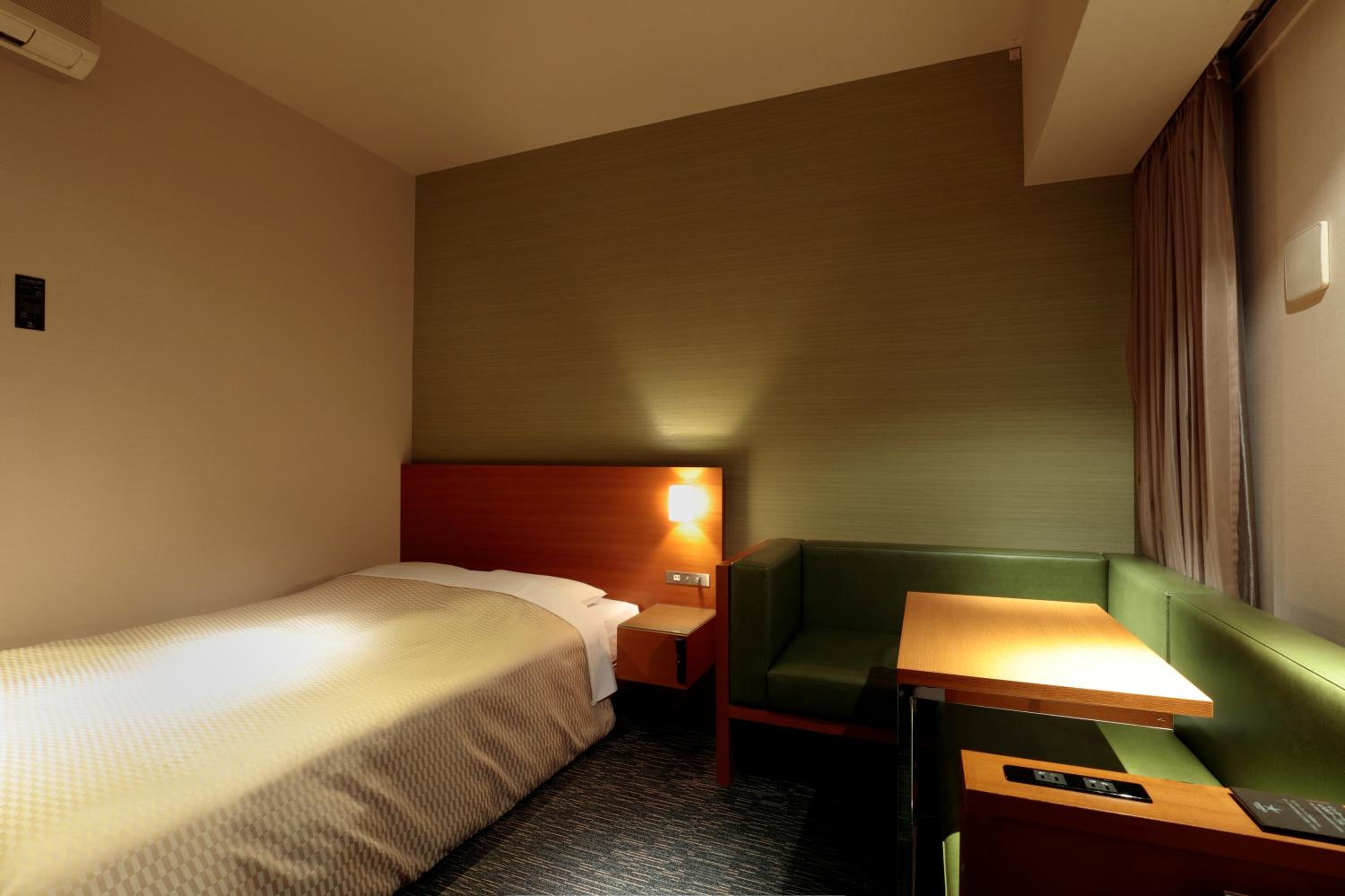 Superior Double Room with Sofa - Smoking photo 1