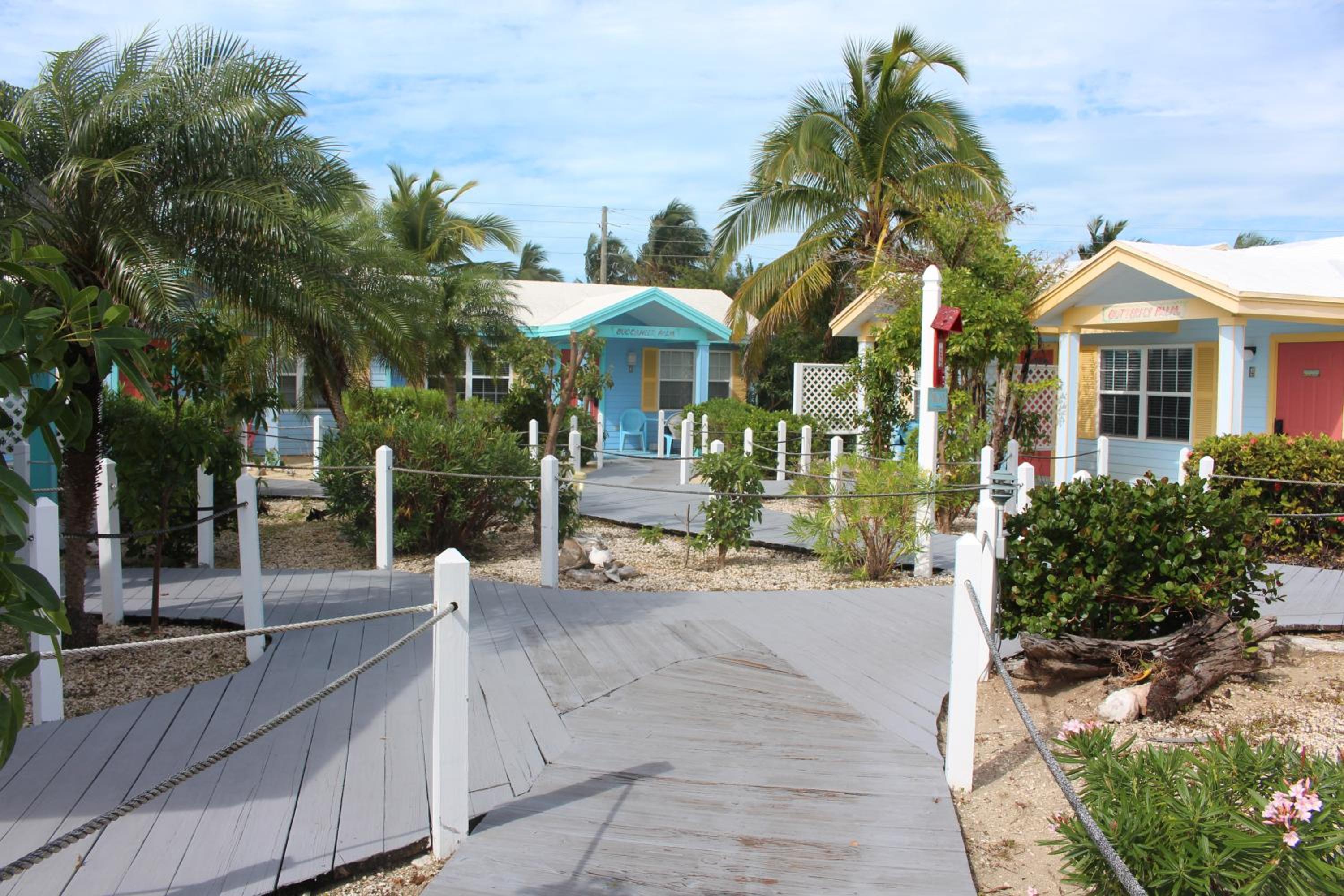 Beachside - One Bedroom Cottage - Garden View - 1 King & 2 Singles