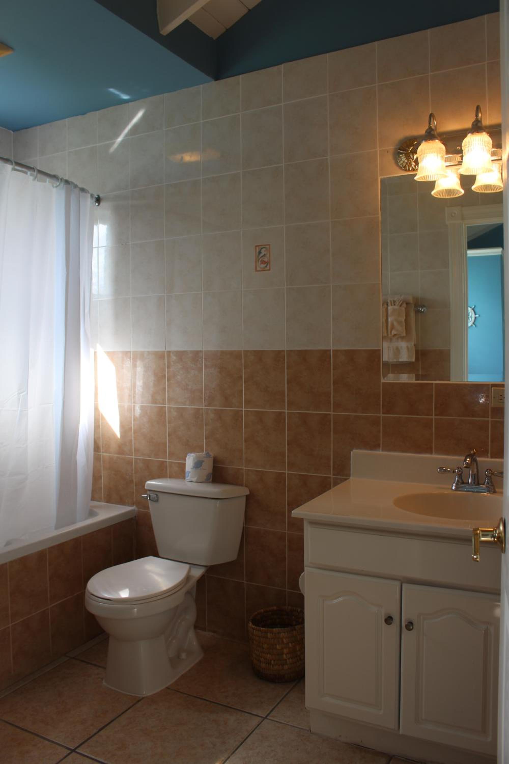 Beachside - One Bedroom Cottage - Ocean View - 2 Queens