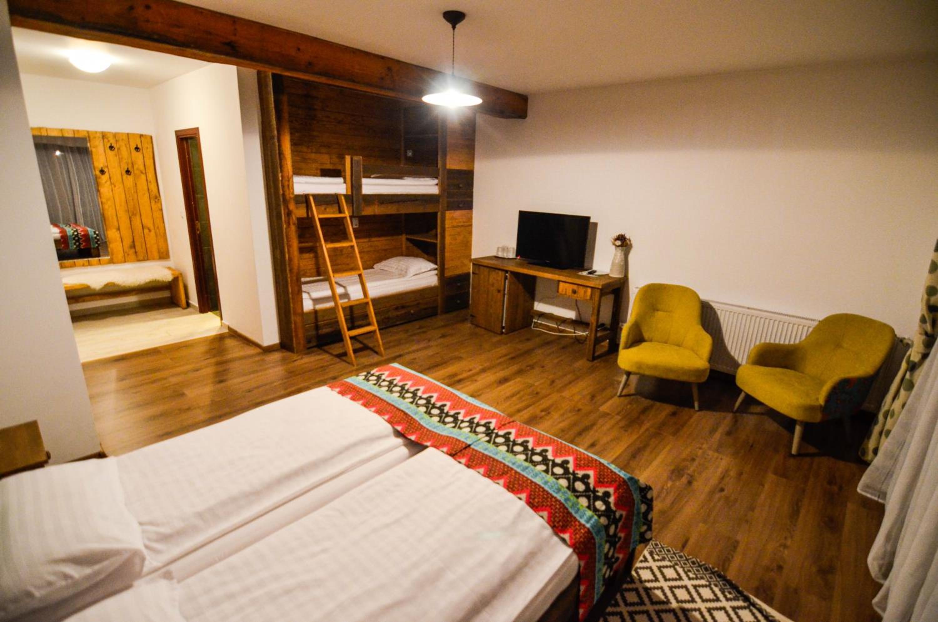 Deluxe Family Room