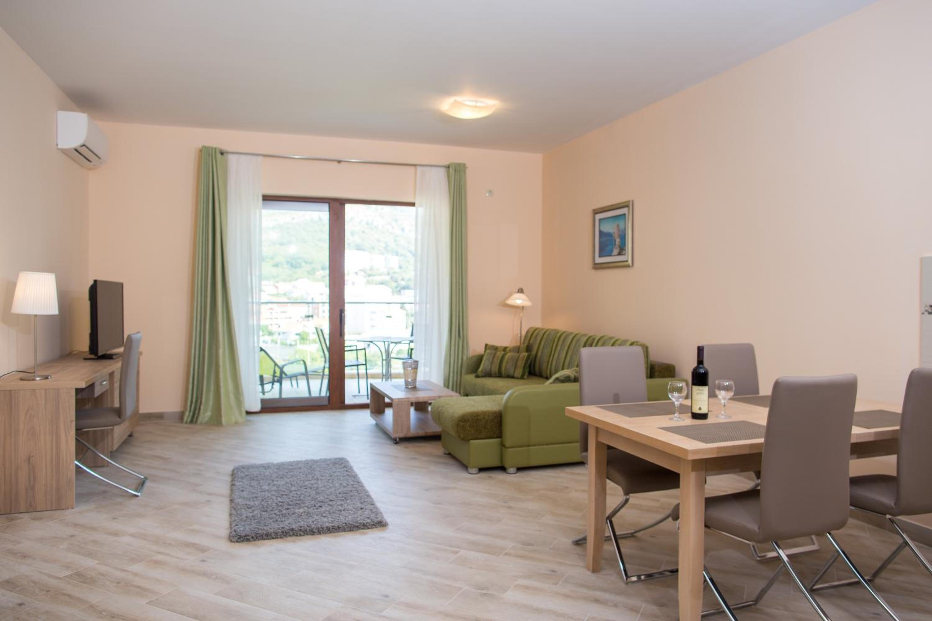 Executive One-Bedroom Apartment with Terrace and Sea View