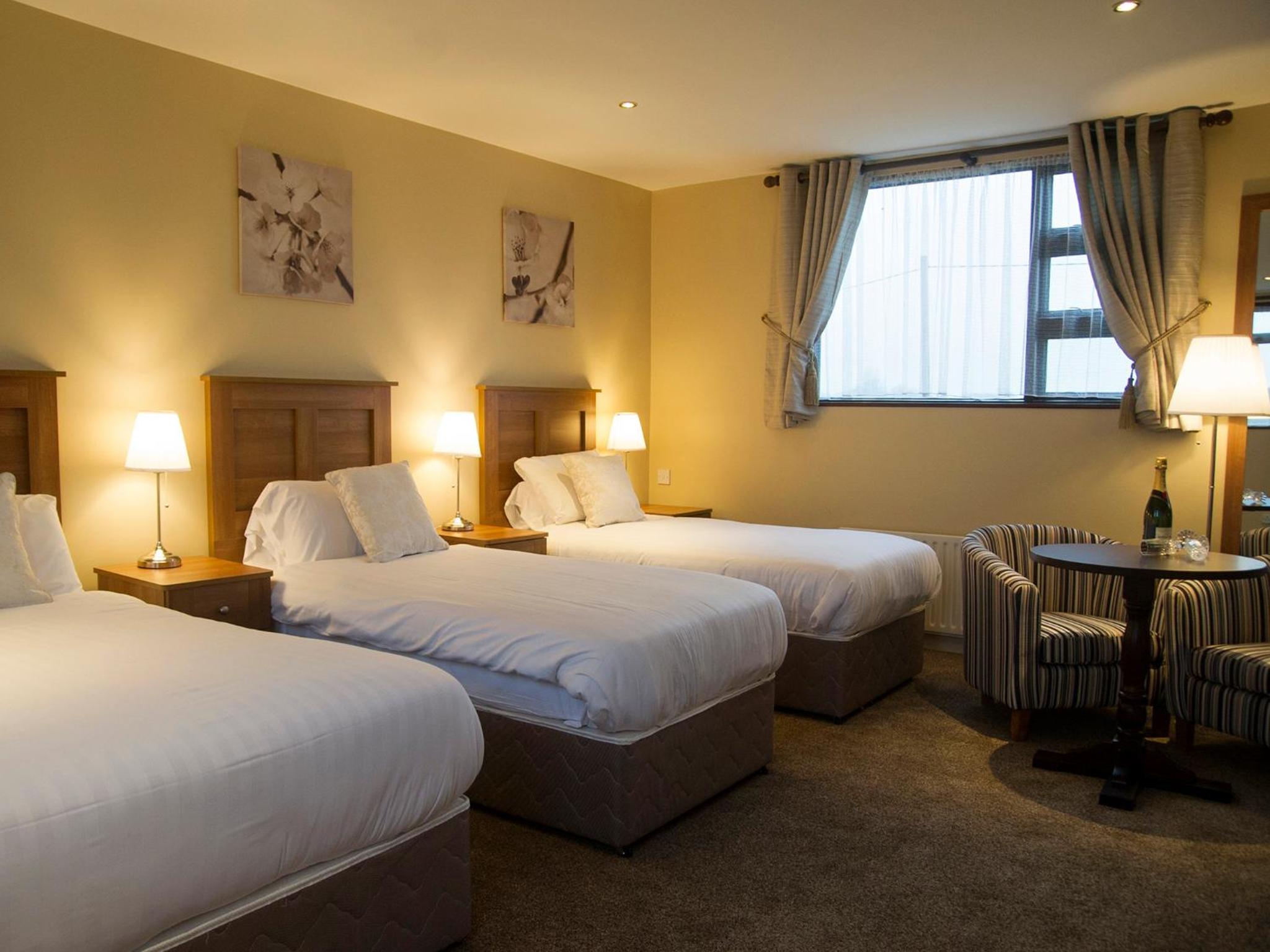 Deluxe Family Suite photo 2