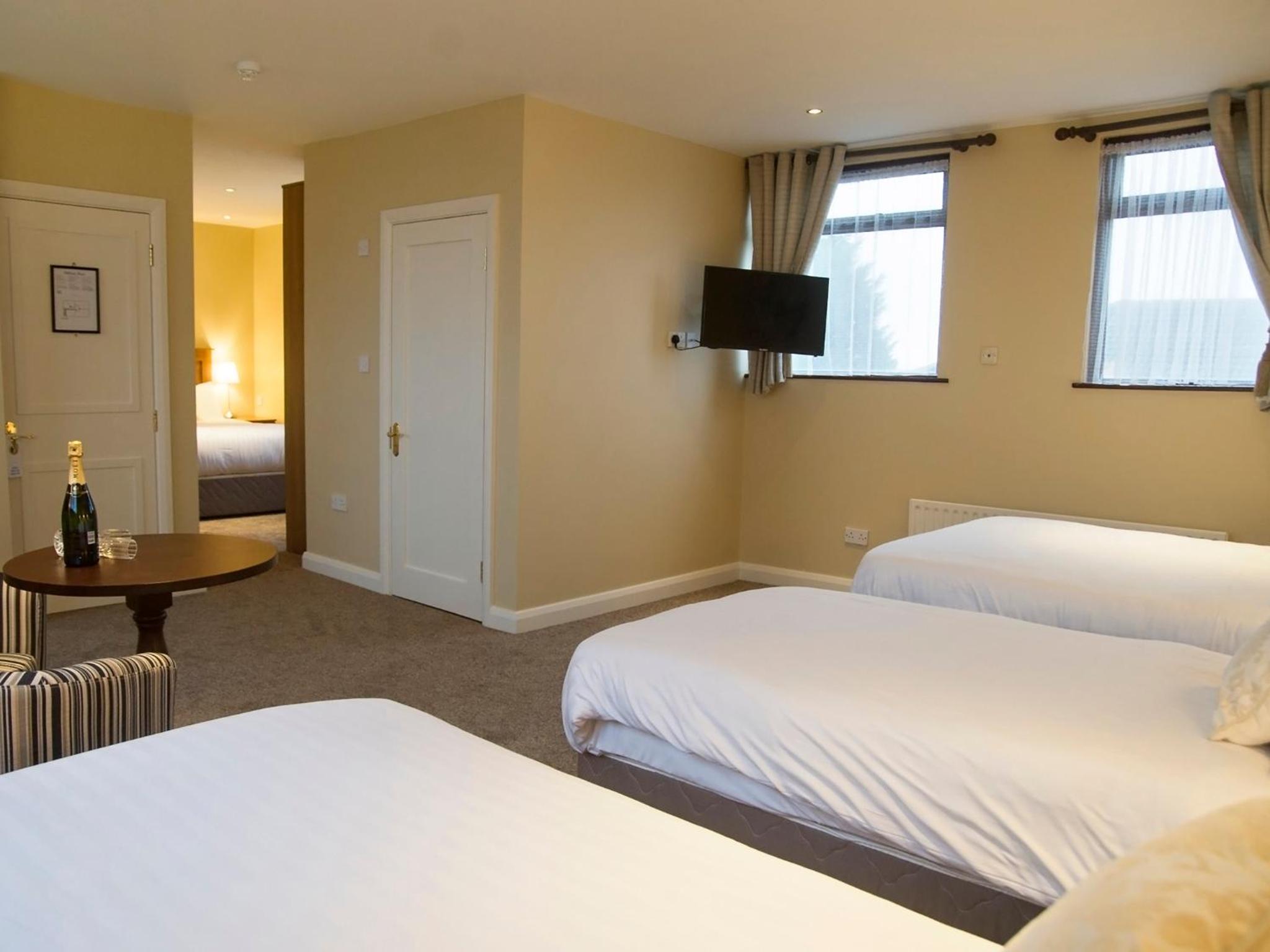 Deluxe Family Suite photo 3
