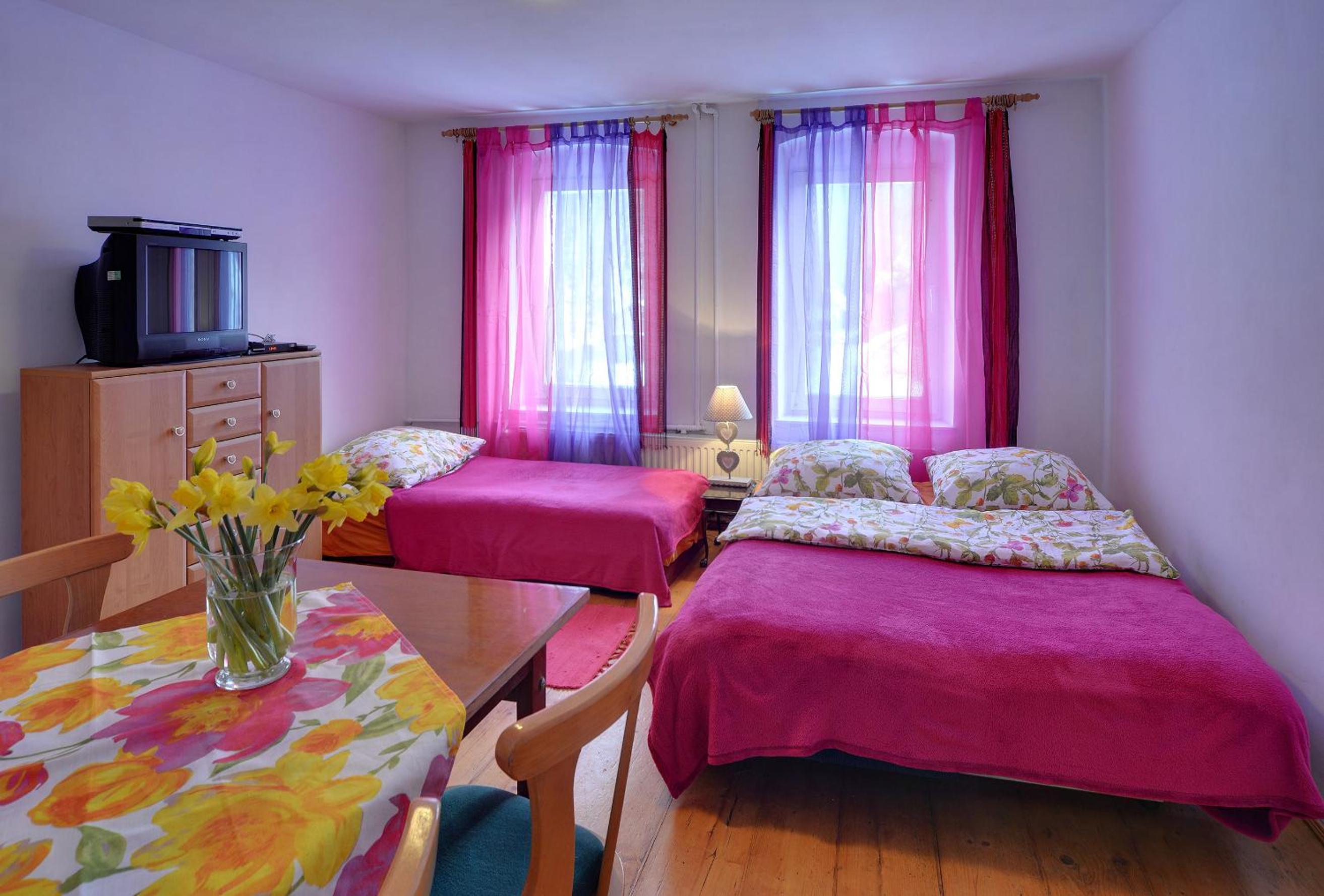 Family Room with Private Bathroom - Photo 6