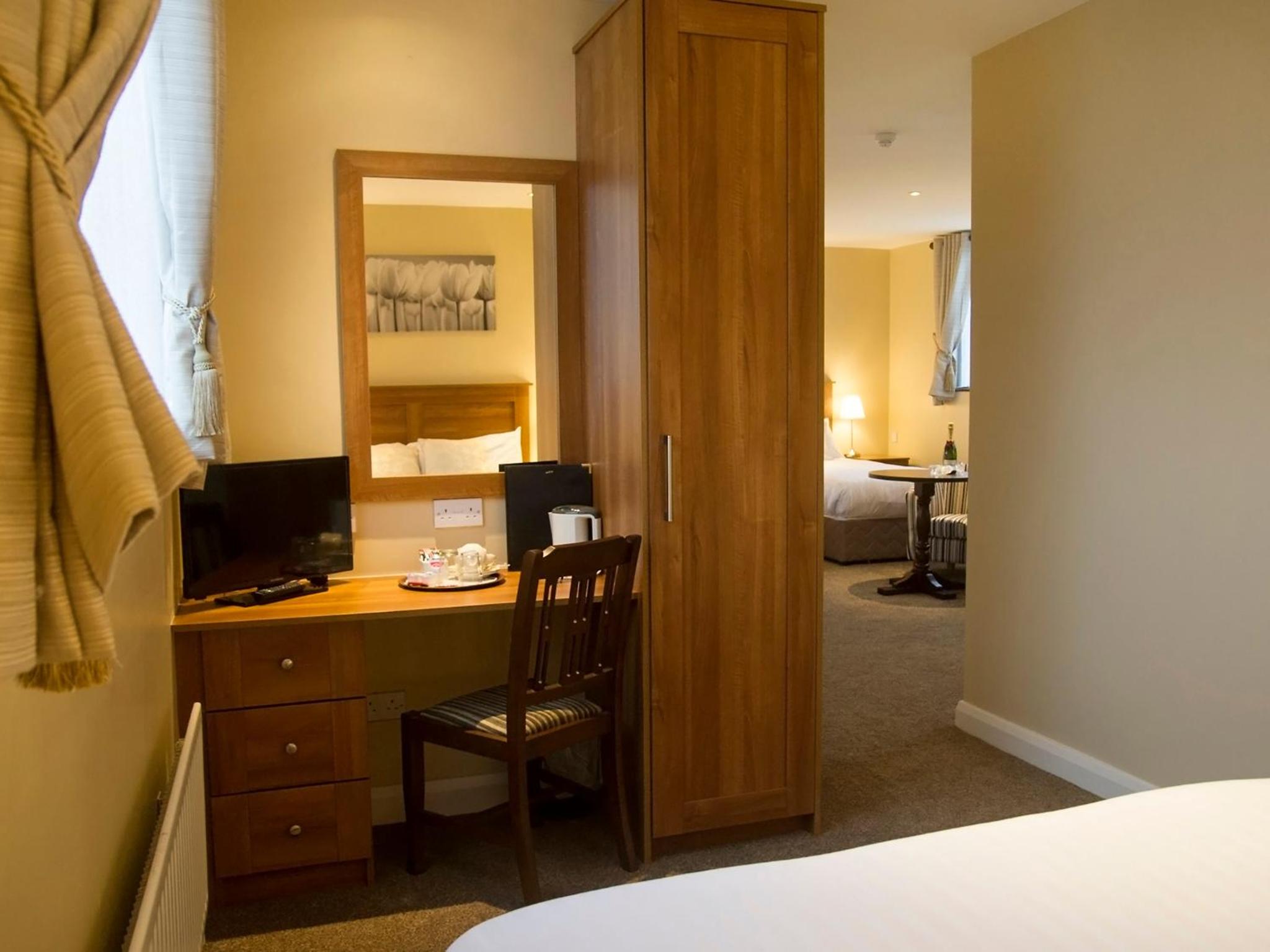 Deluxe Family Suite photo 1