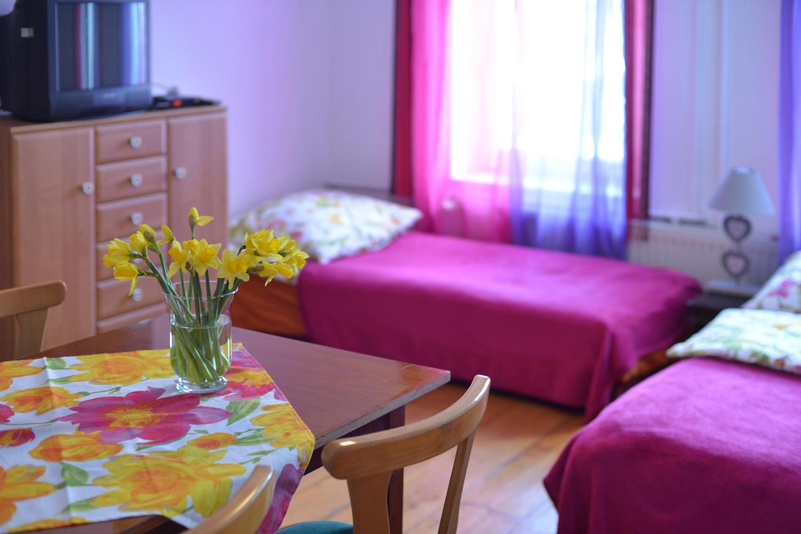 Family Room with Private Bathroom - Photo 5