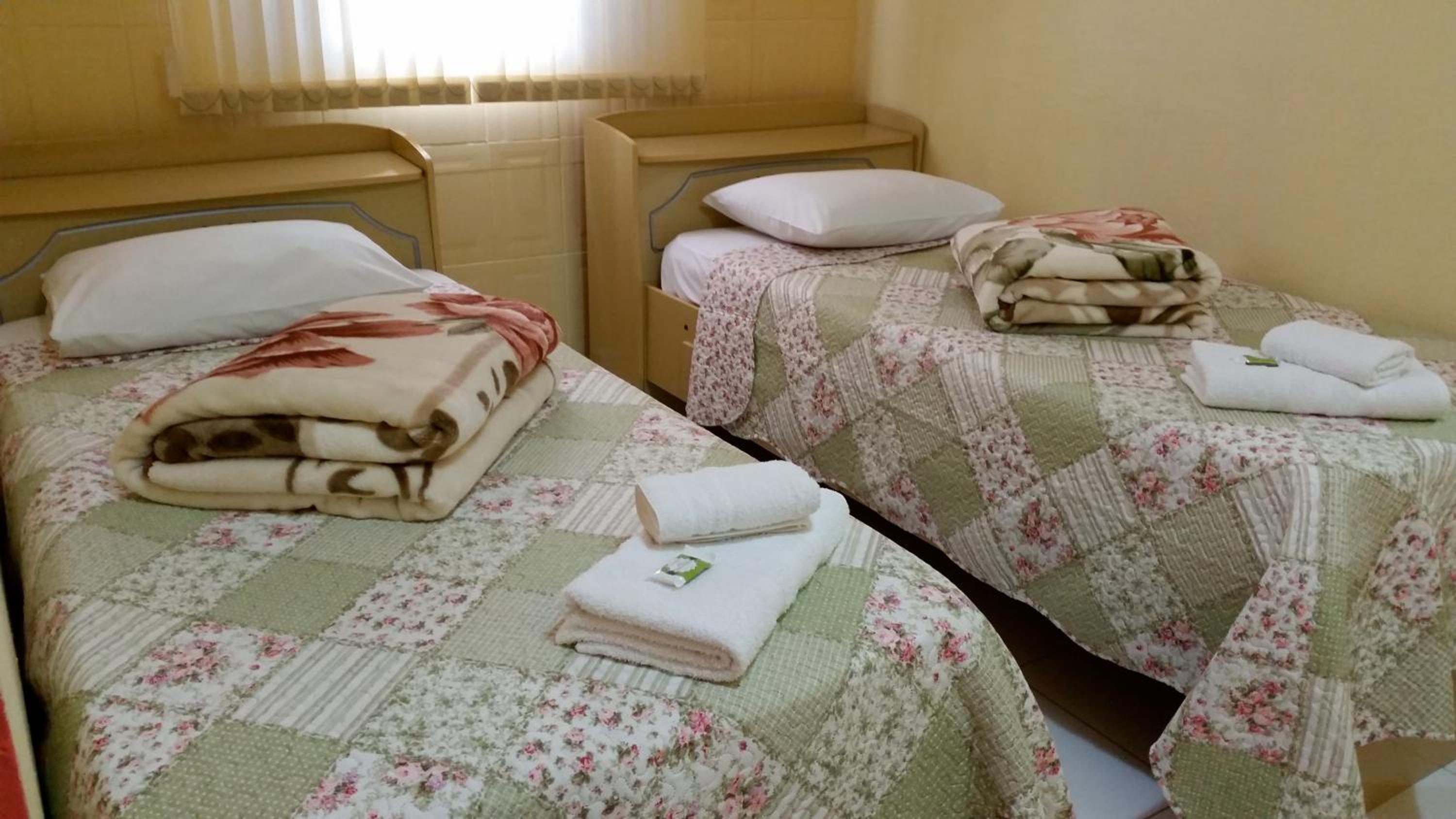 Twin Room With Shared Bathroom photo 2