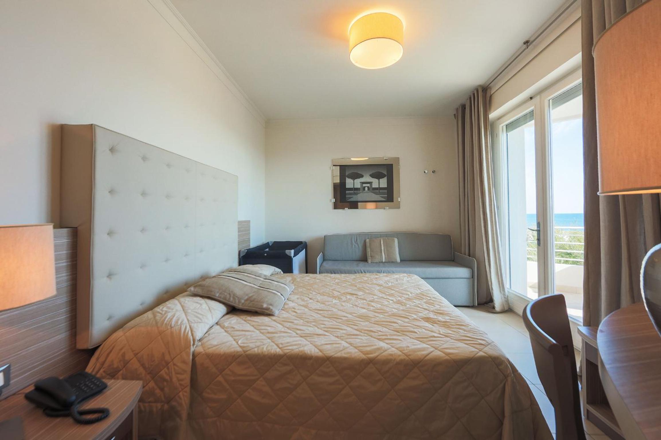 Classic Triple Room with Sea and Pool View