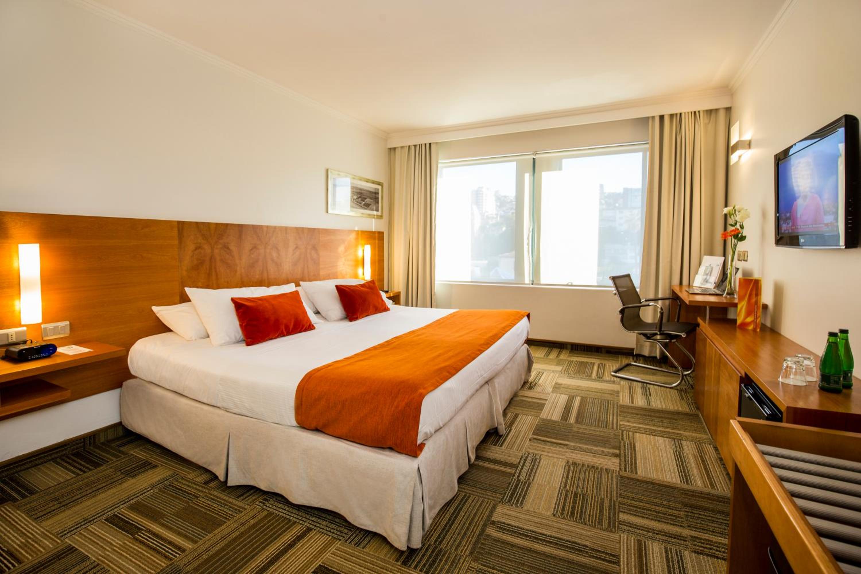 King Room - Non-Smoking - Photo 4
