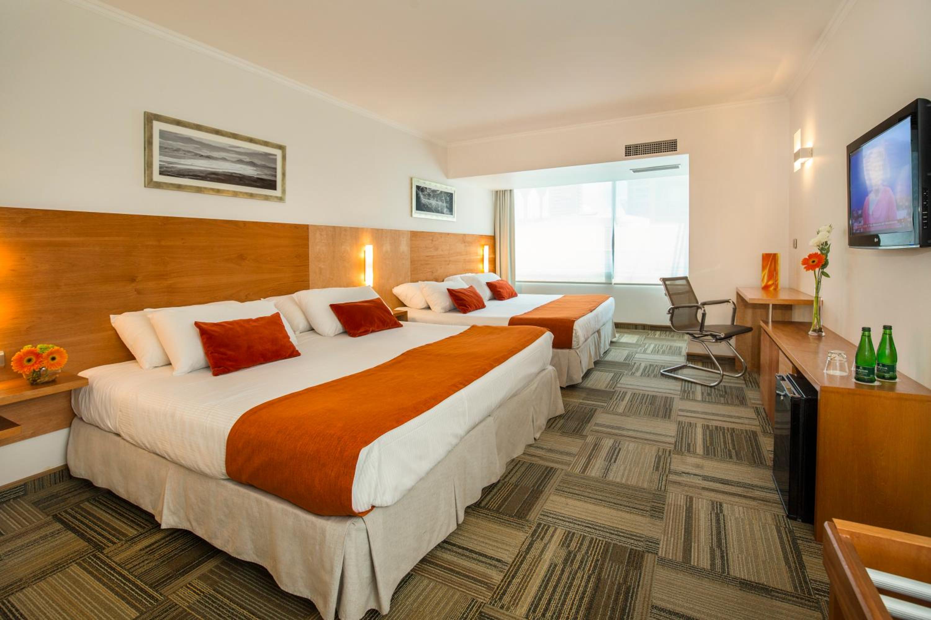 King Room with Two King Beds - Non-Smoking - Photo 5