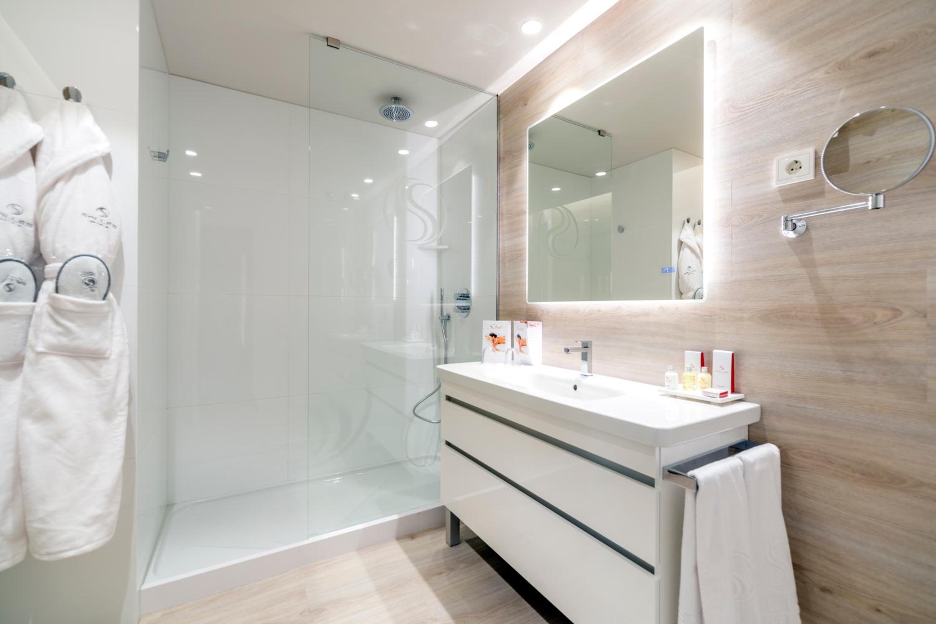 Habitación Doble Deluxe con Masaje y Acceso al Spa.