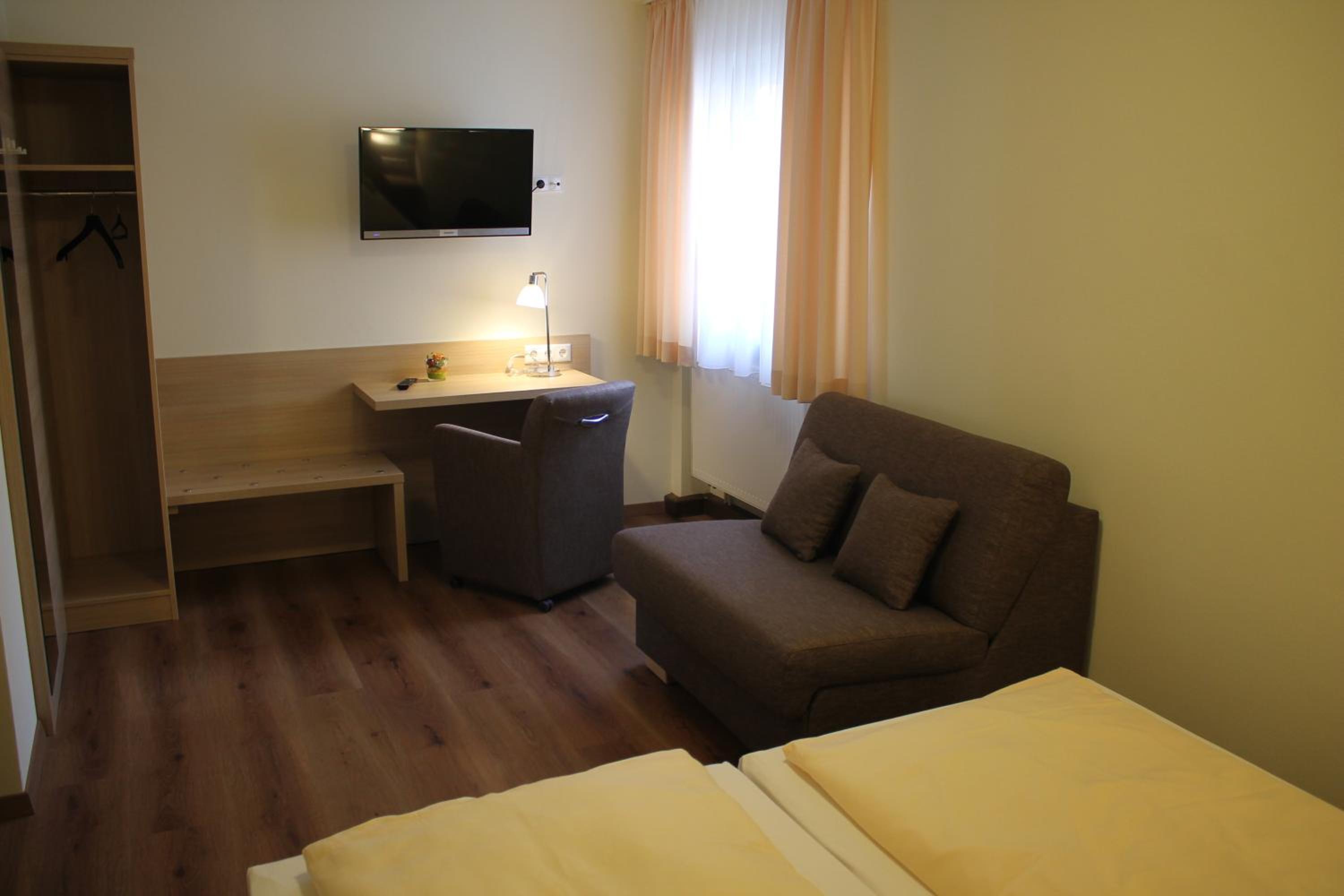 Double Room - Photo 5
