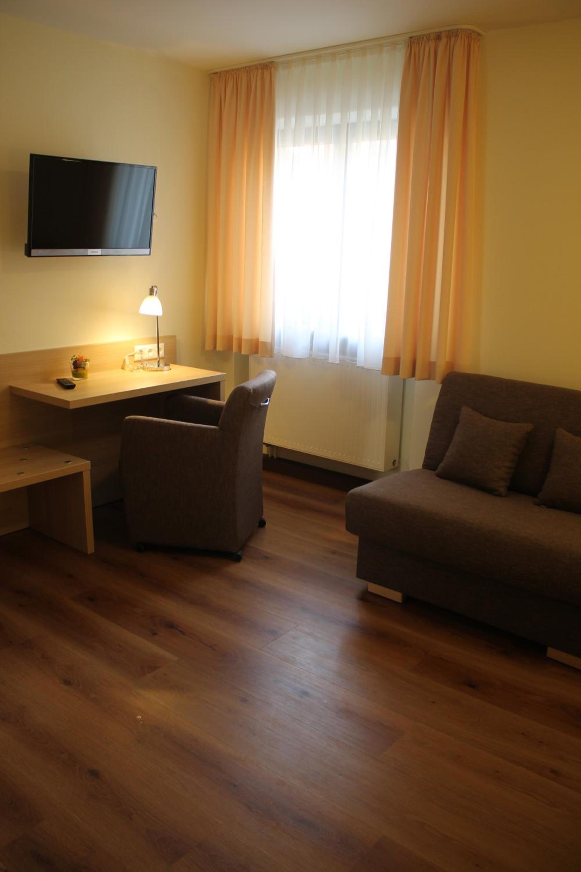 Double Room - Photo 6
