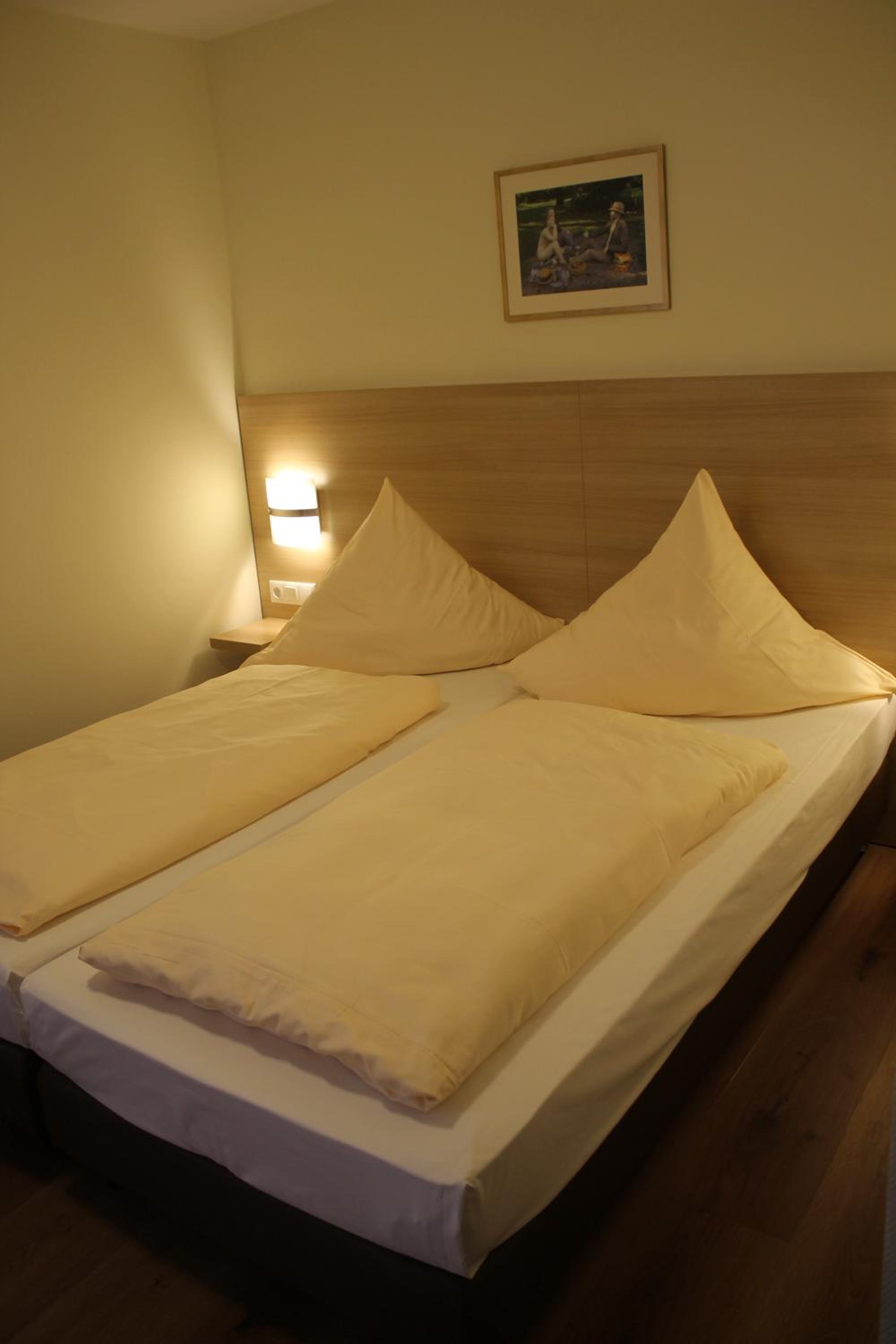 Double Room - Photo 7
