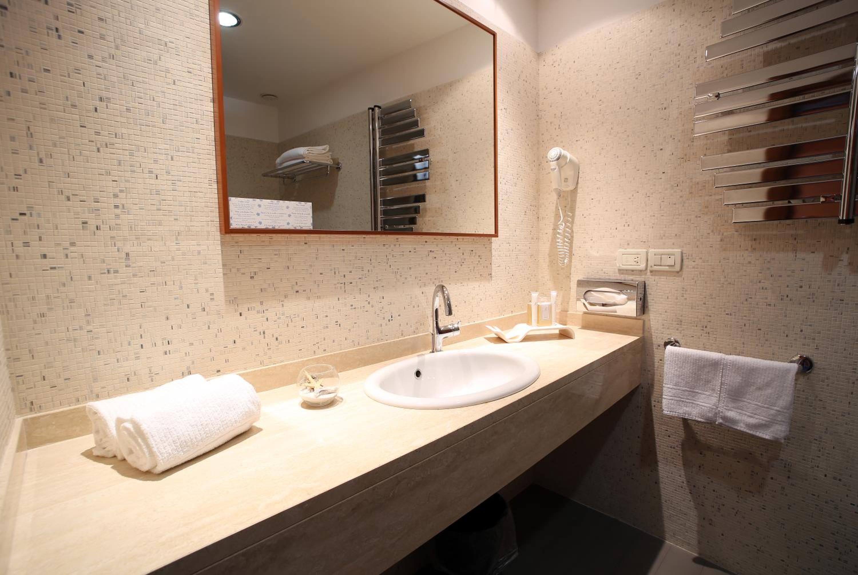Double Room - Photo 3