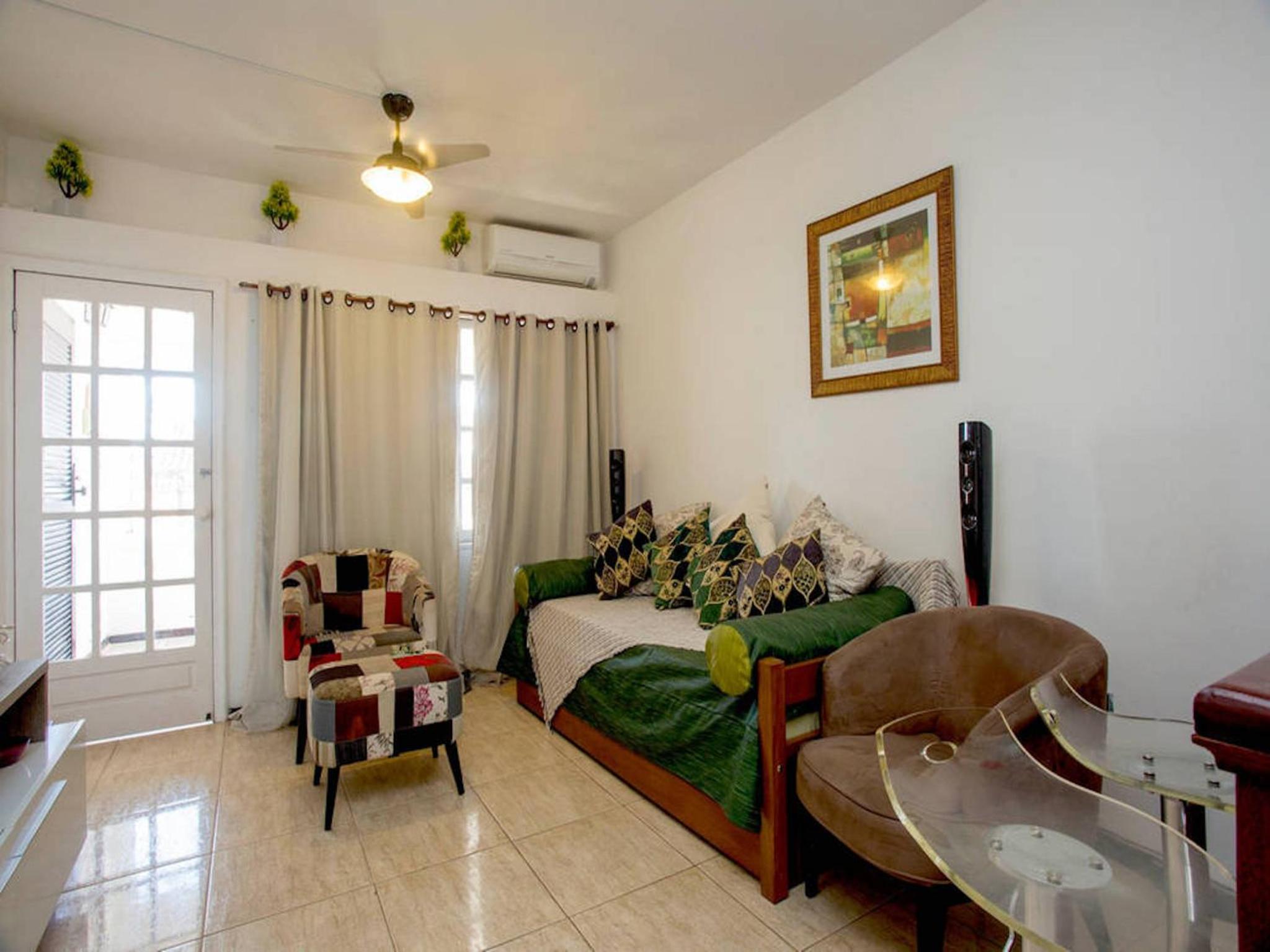 One-Bedroom Apartment - Photo 2