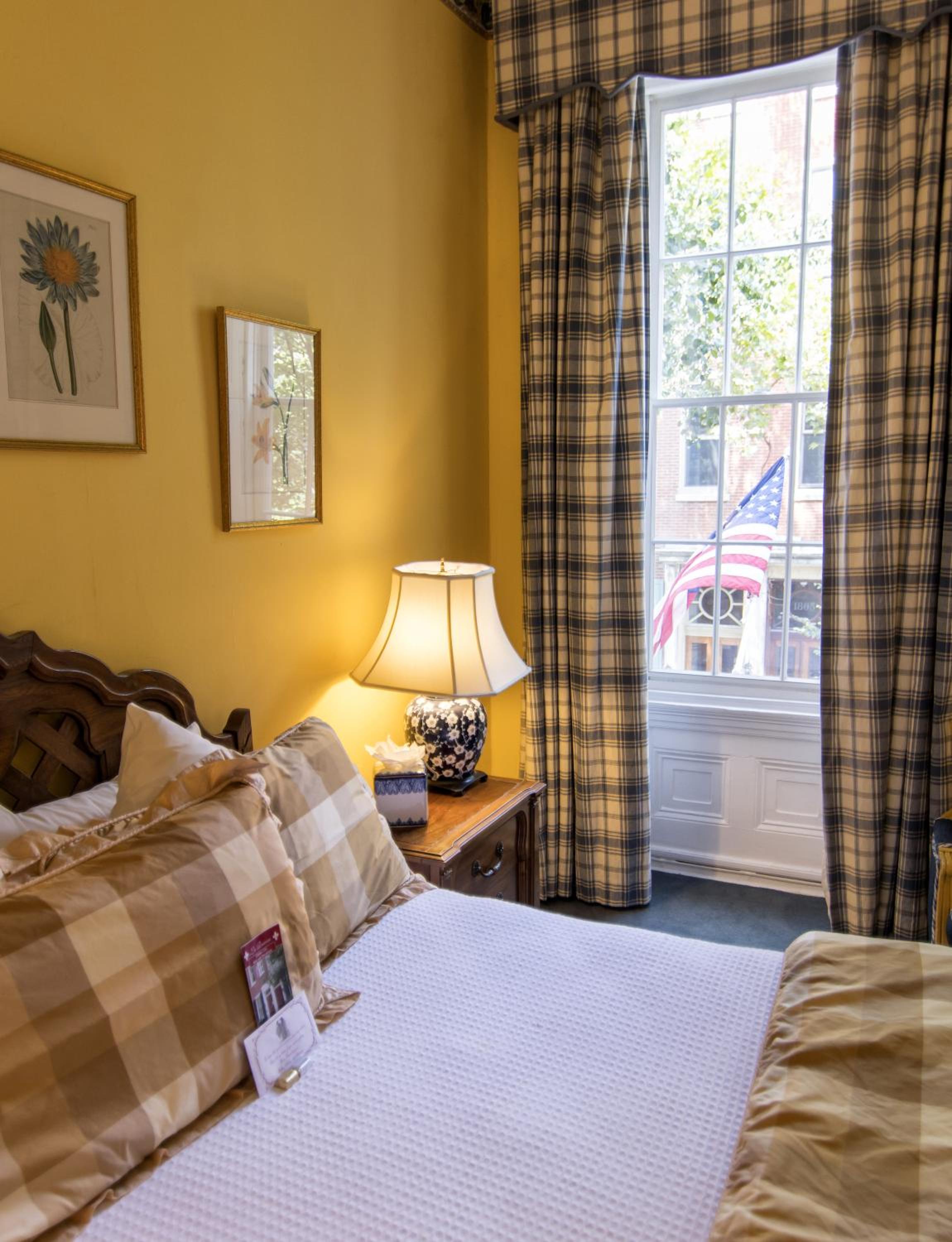 Queen Room with Shared Bathroom #2