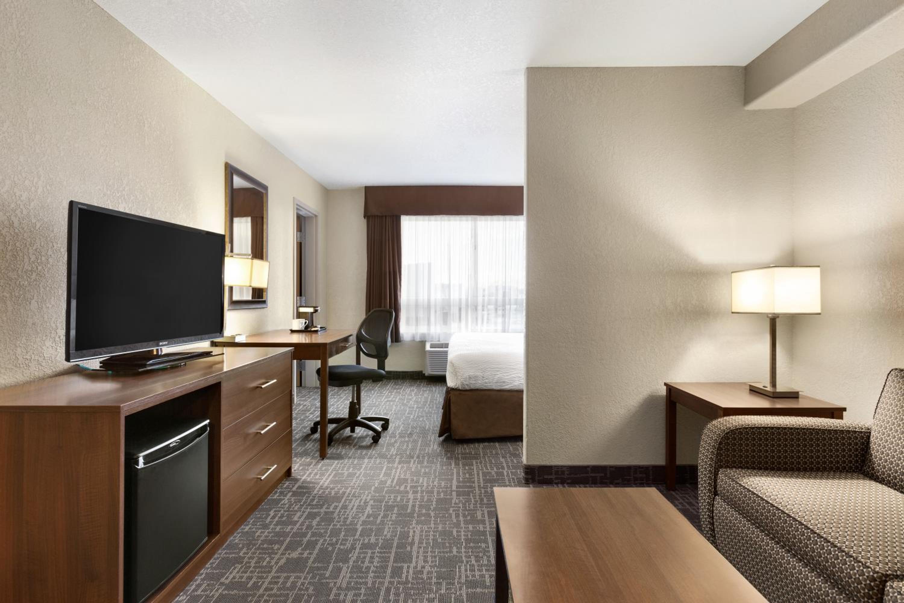 One-Bedroom Suite - Non-Smoking photo 1
