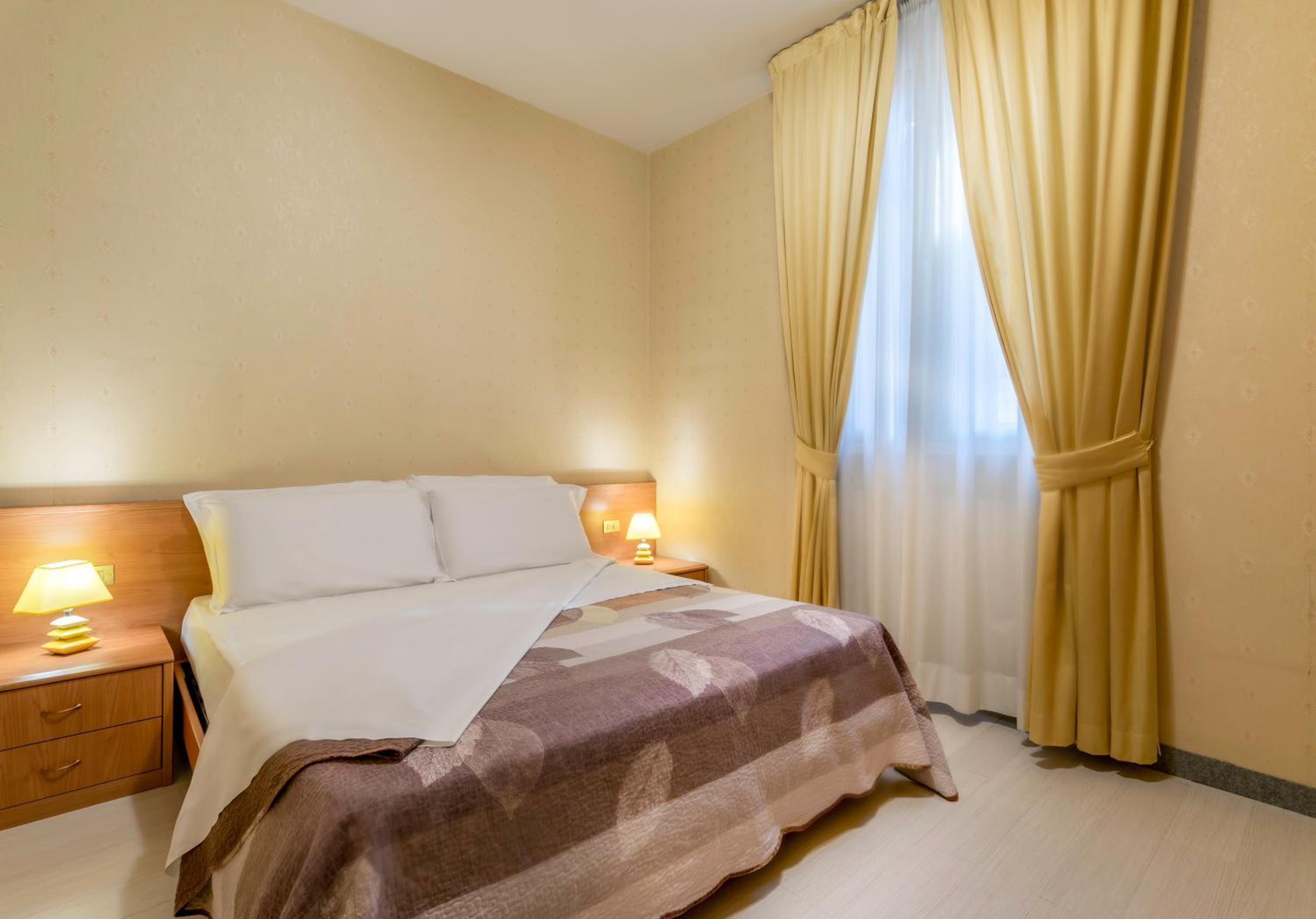 Double or Twin Room - Photo 5