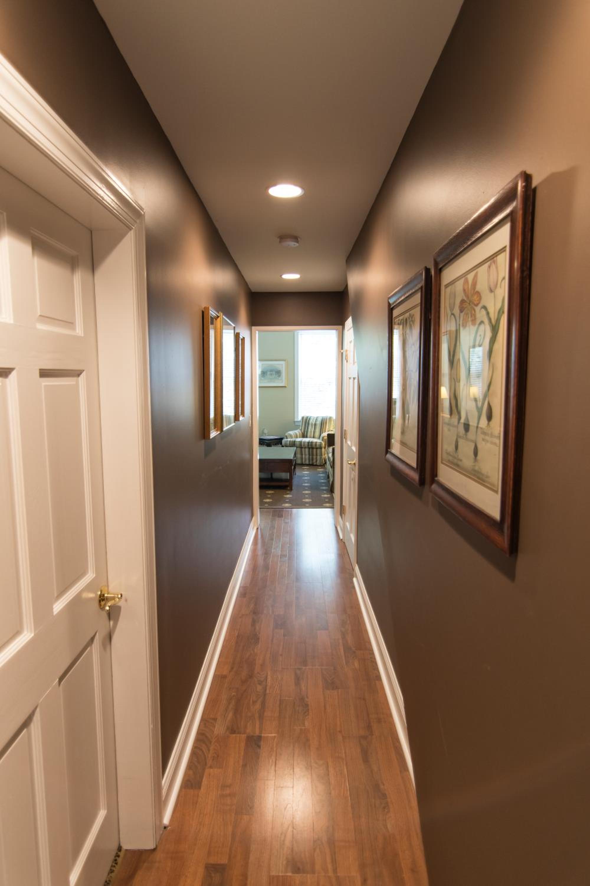 One-Bedroom Suite #4 thumbnail 6