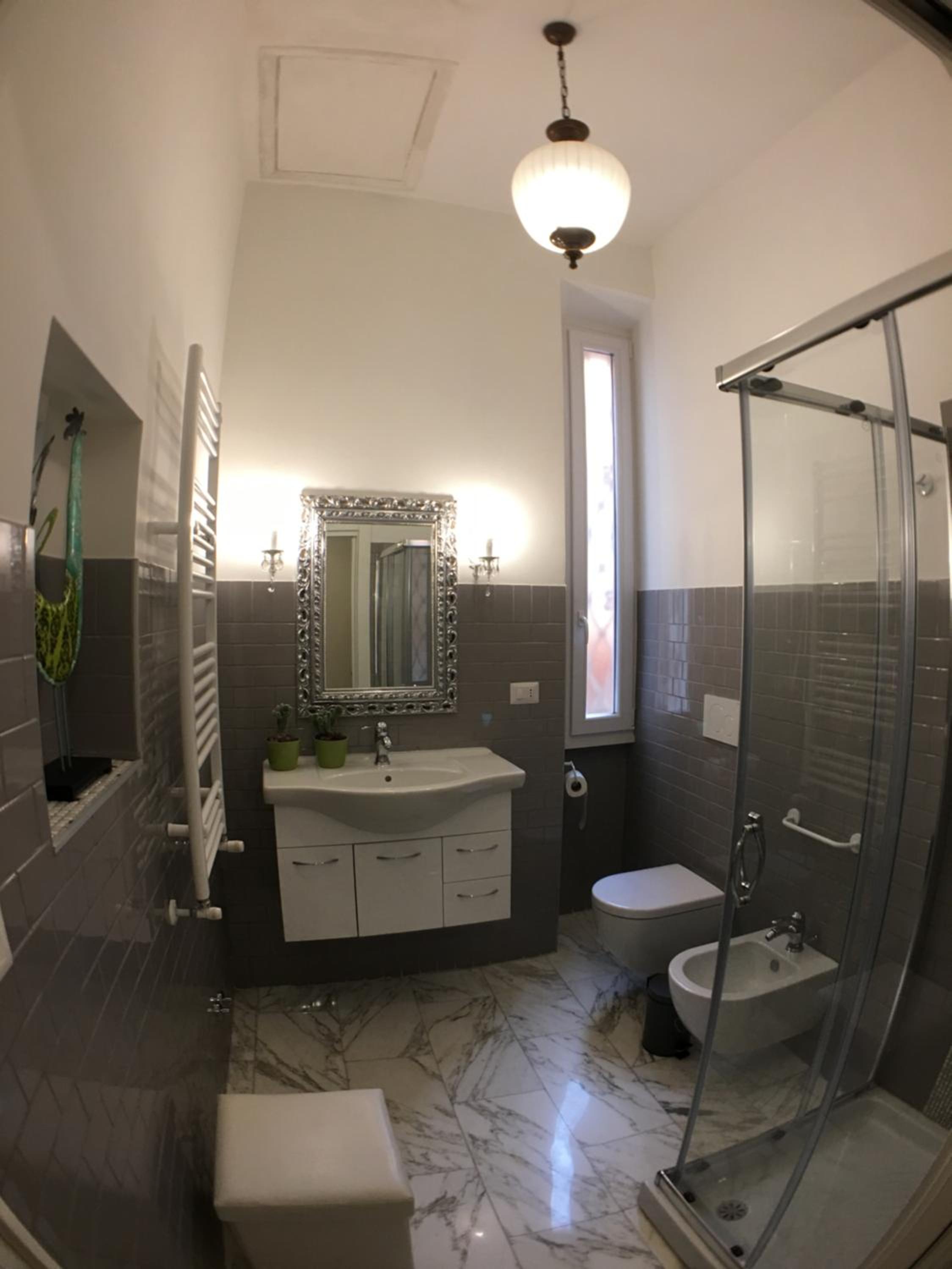 Double Room with Private Bathroom - Photo 8