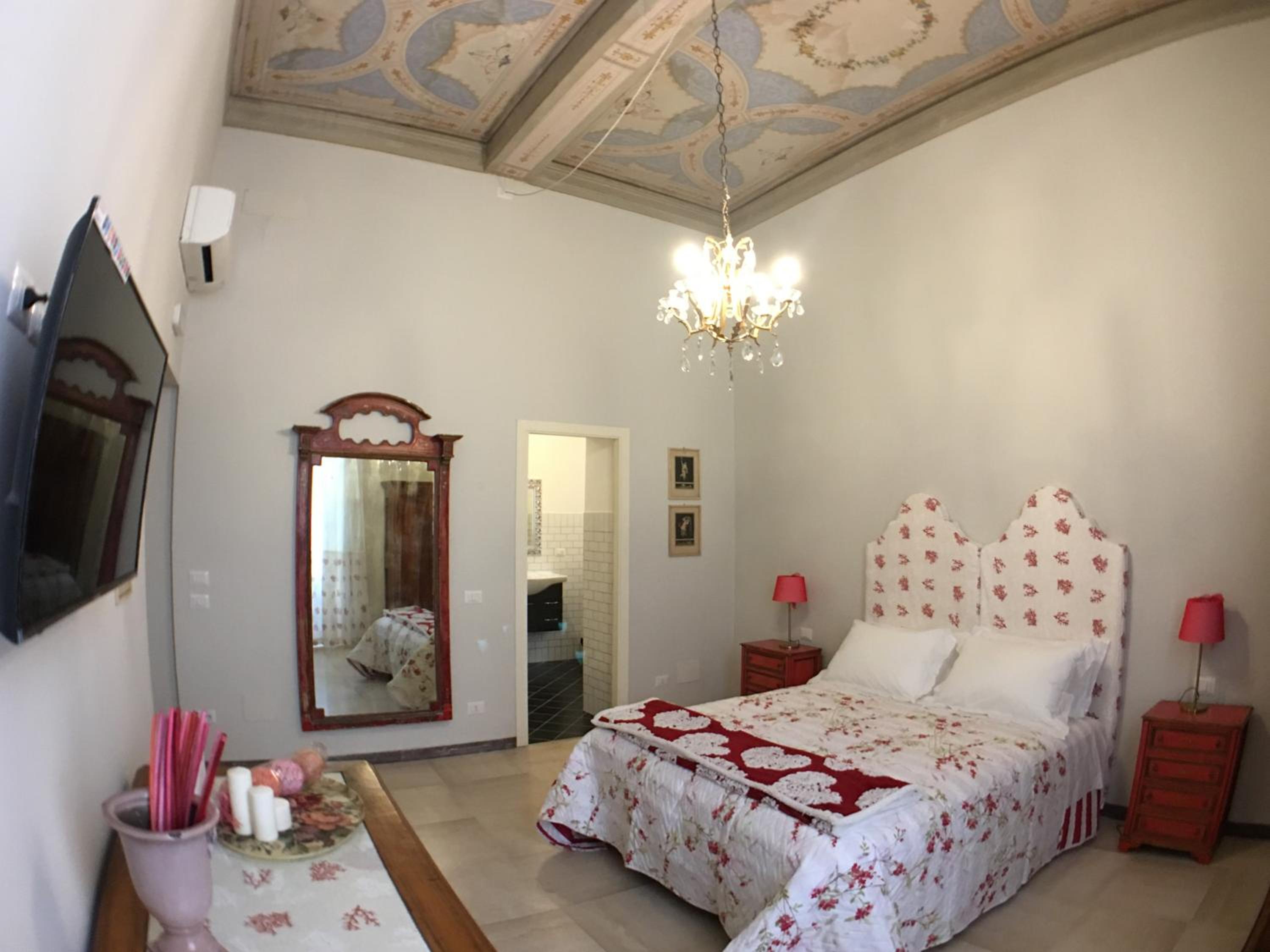 Double Room with Private Bathroom - Photo 16