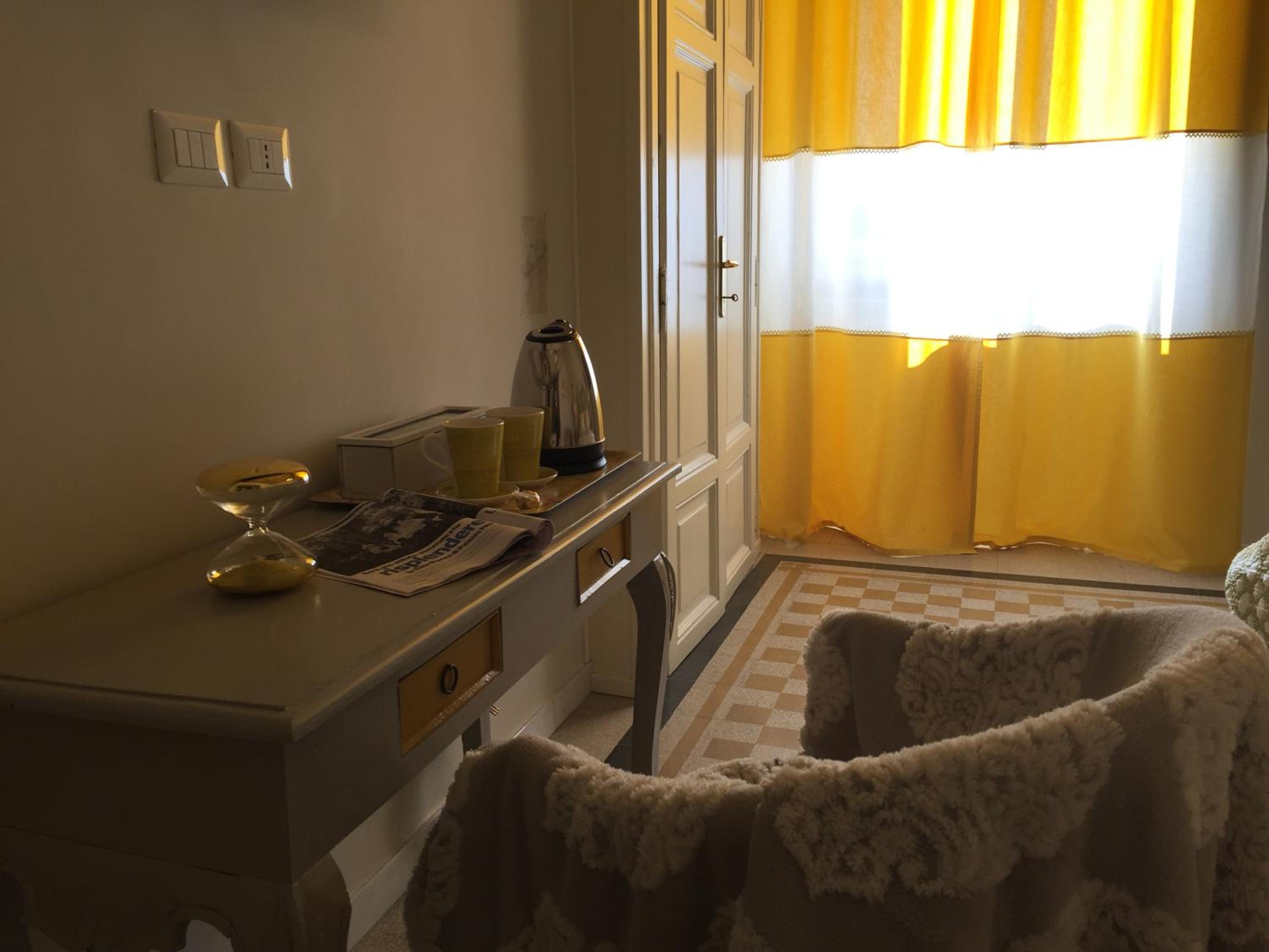 Double Room with Private Bathroom - Photo 9