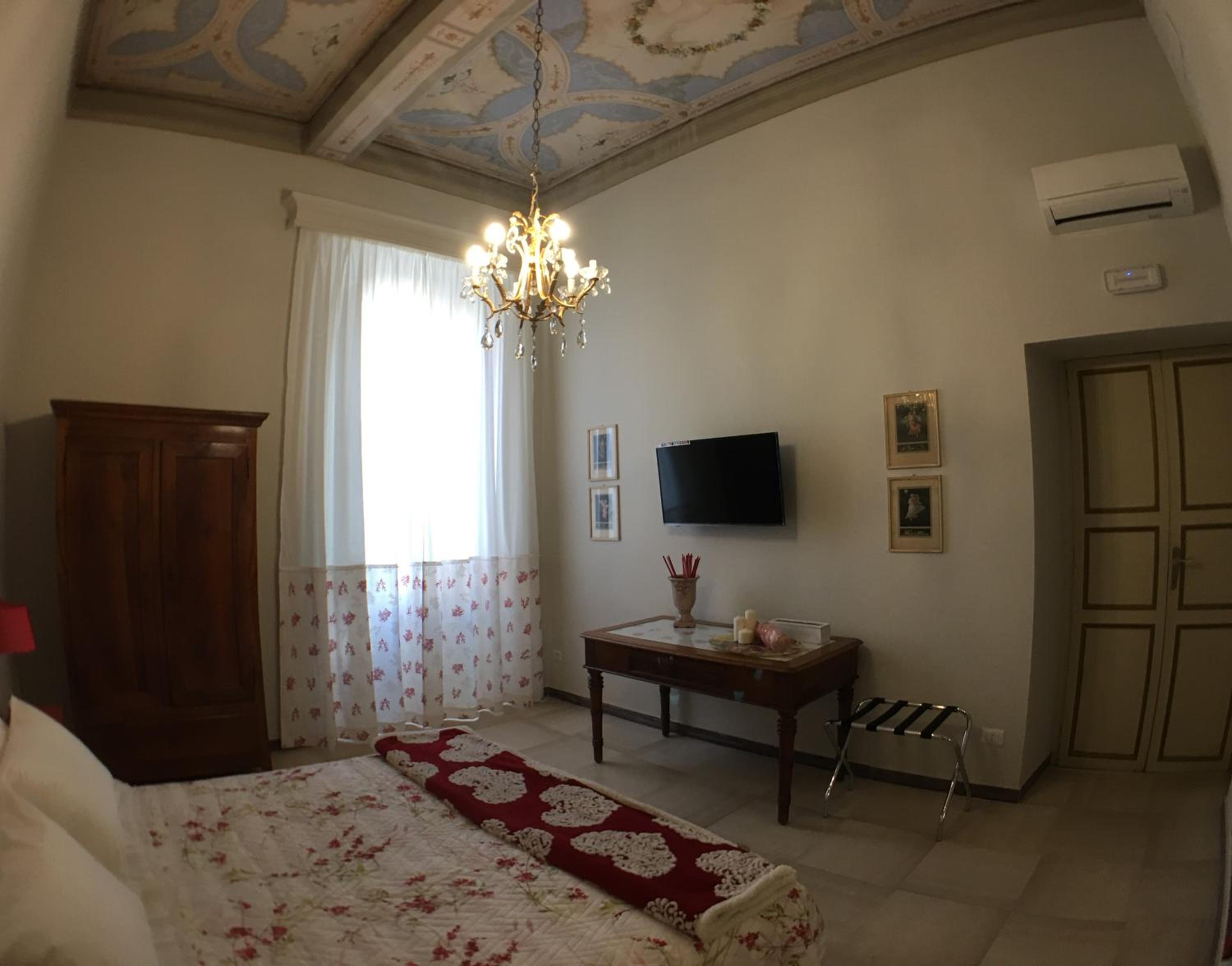 Double Room with Private Bathroom - Photo 18