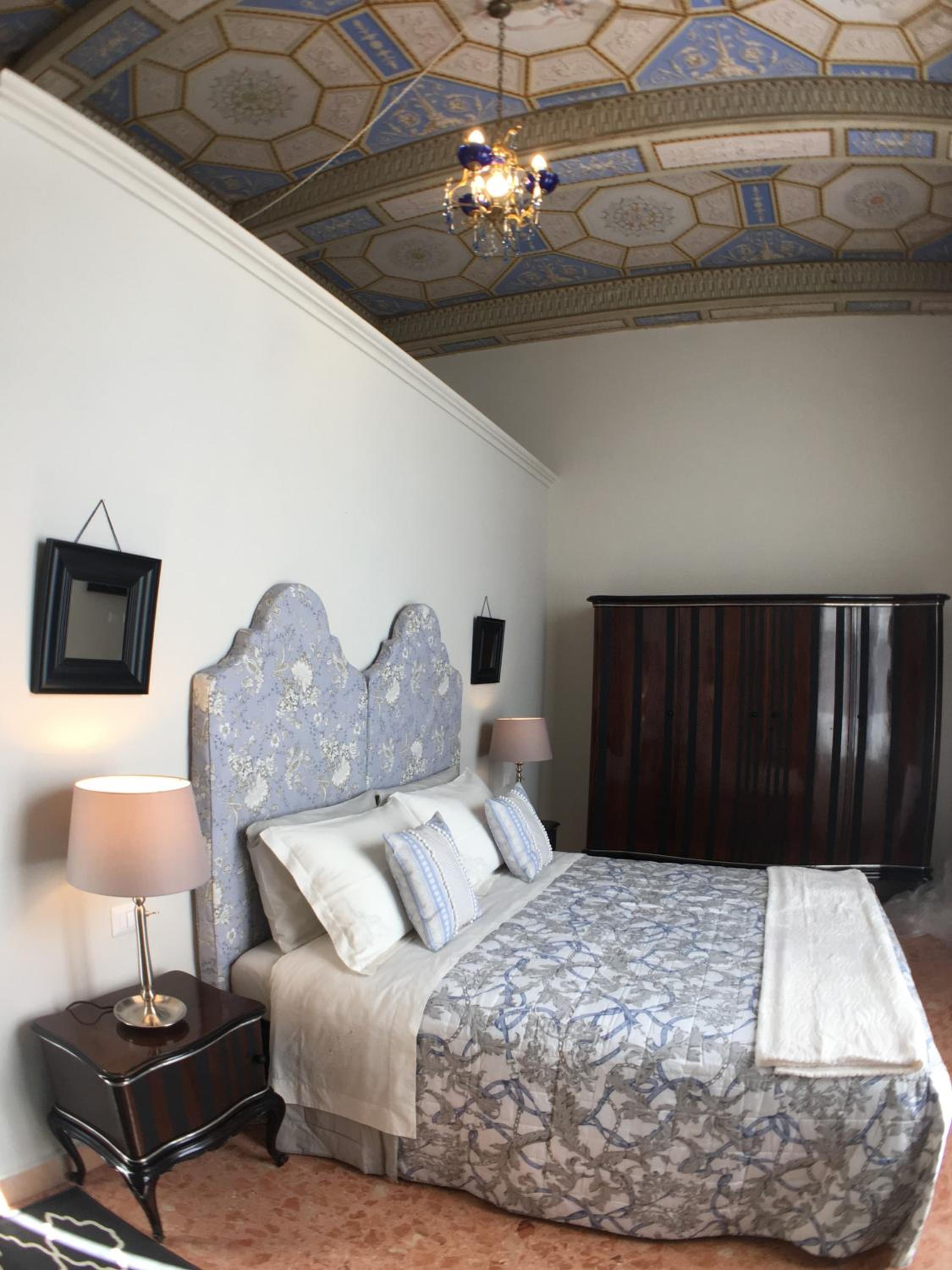 Double Room with Private Bathroom - Photo 7