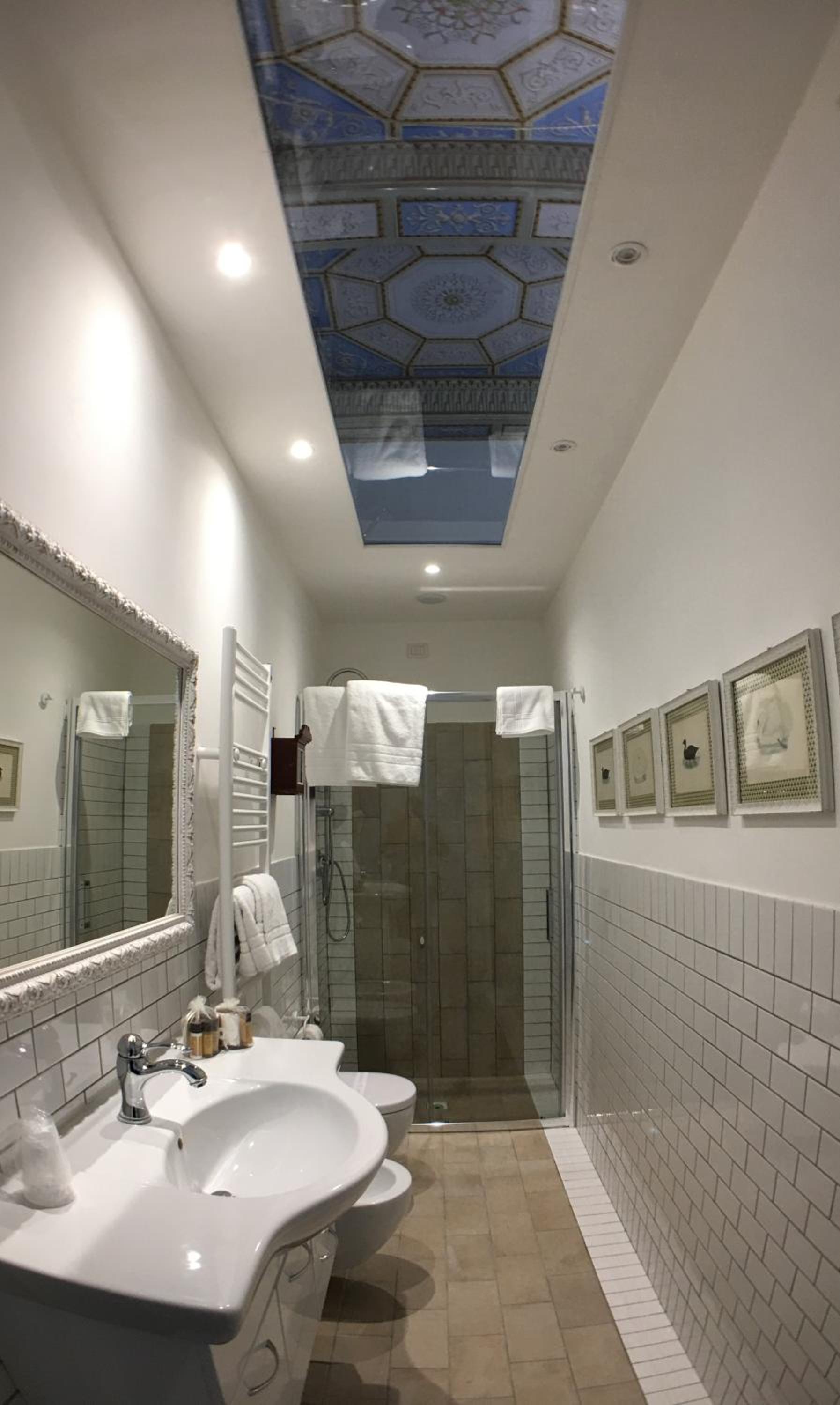Double Room with Private Bathroom - Photo 3