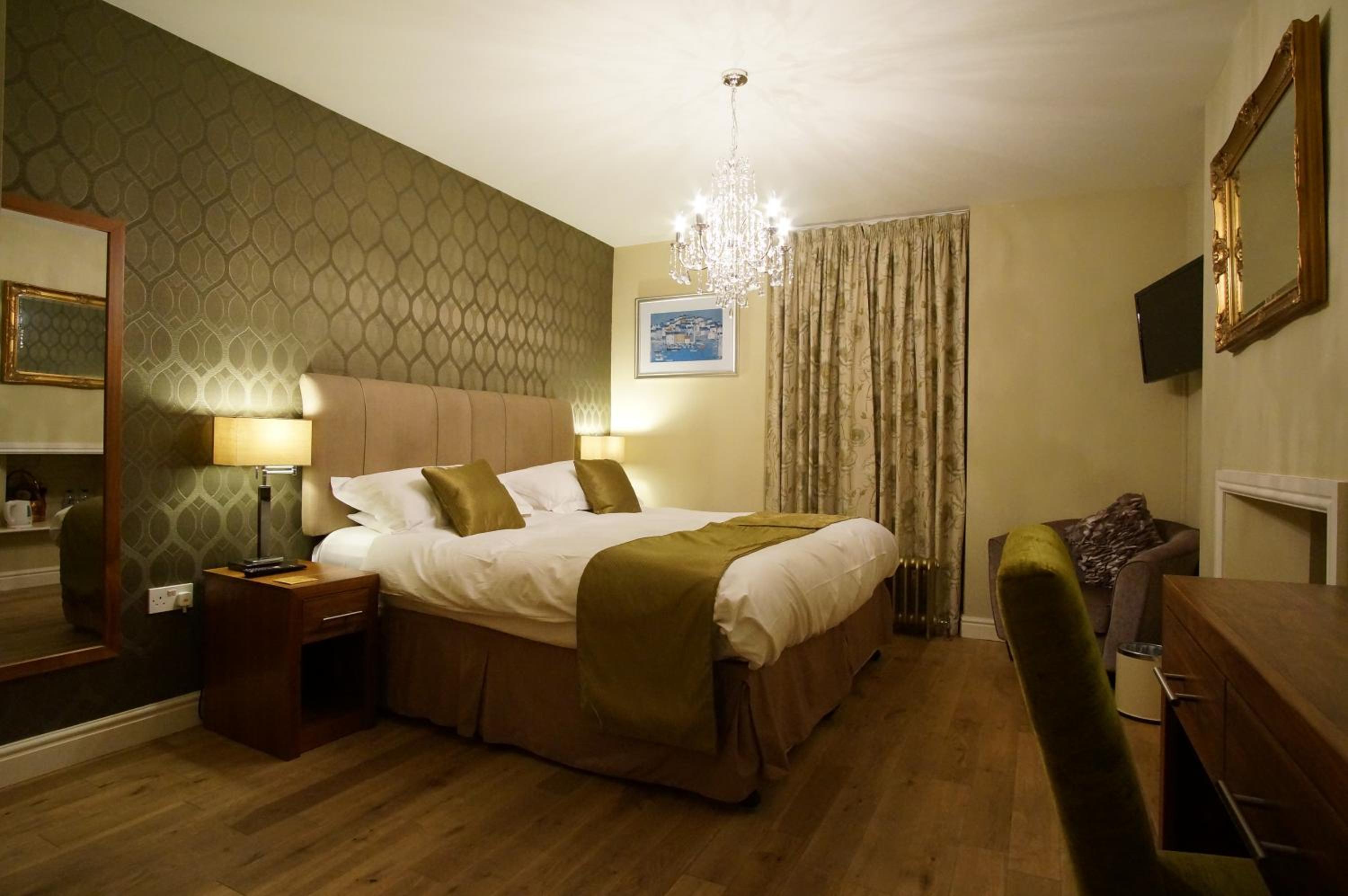 Deluxe King Room