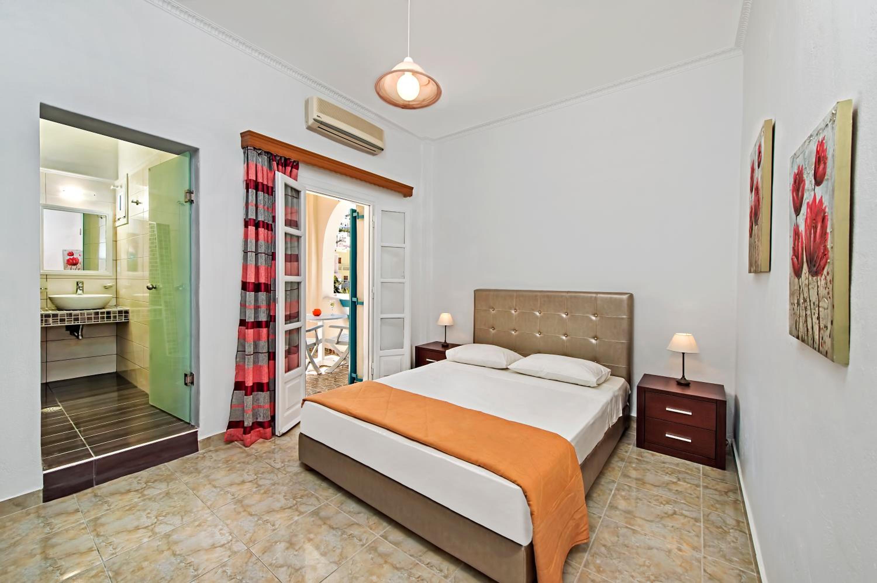 Budget Double Room - Photo 9