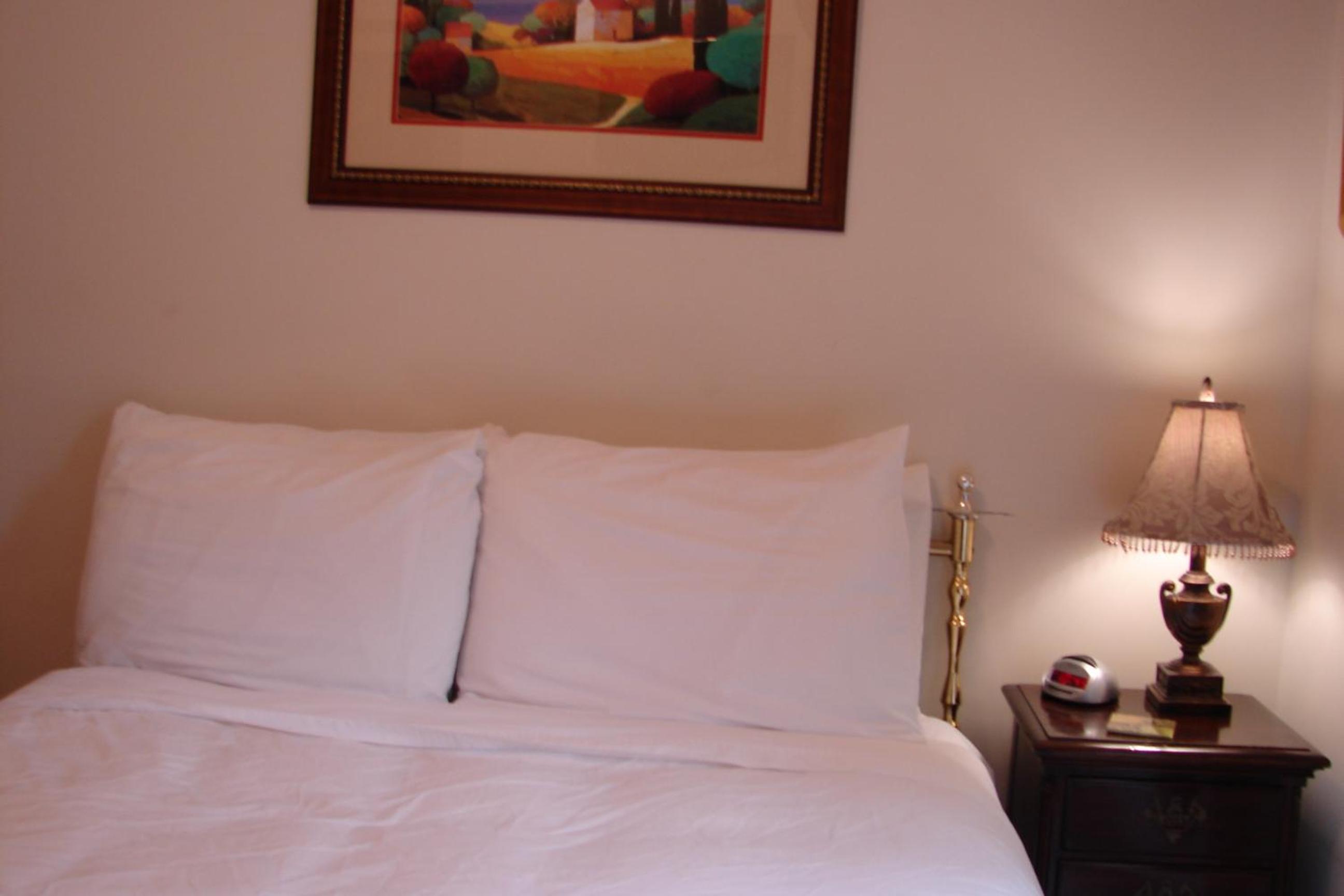 Budget Double Room photo 3