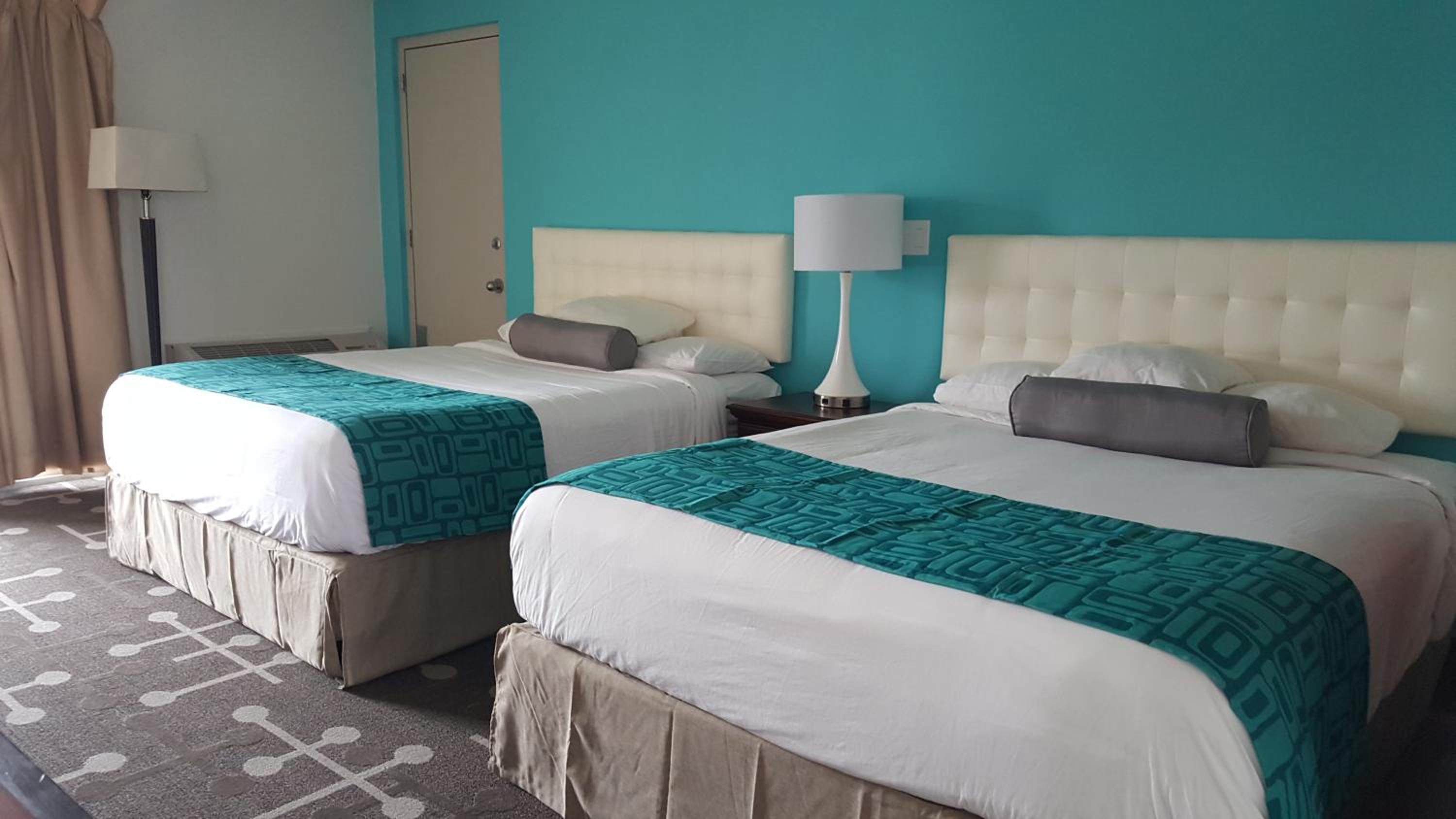 Deluxe Queen Room with Two Queen Beds - Non-Smoking - Photo 1