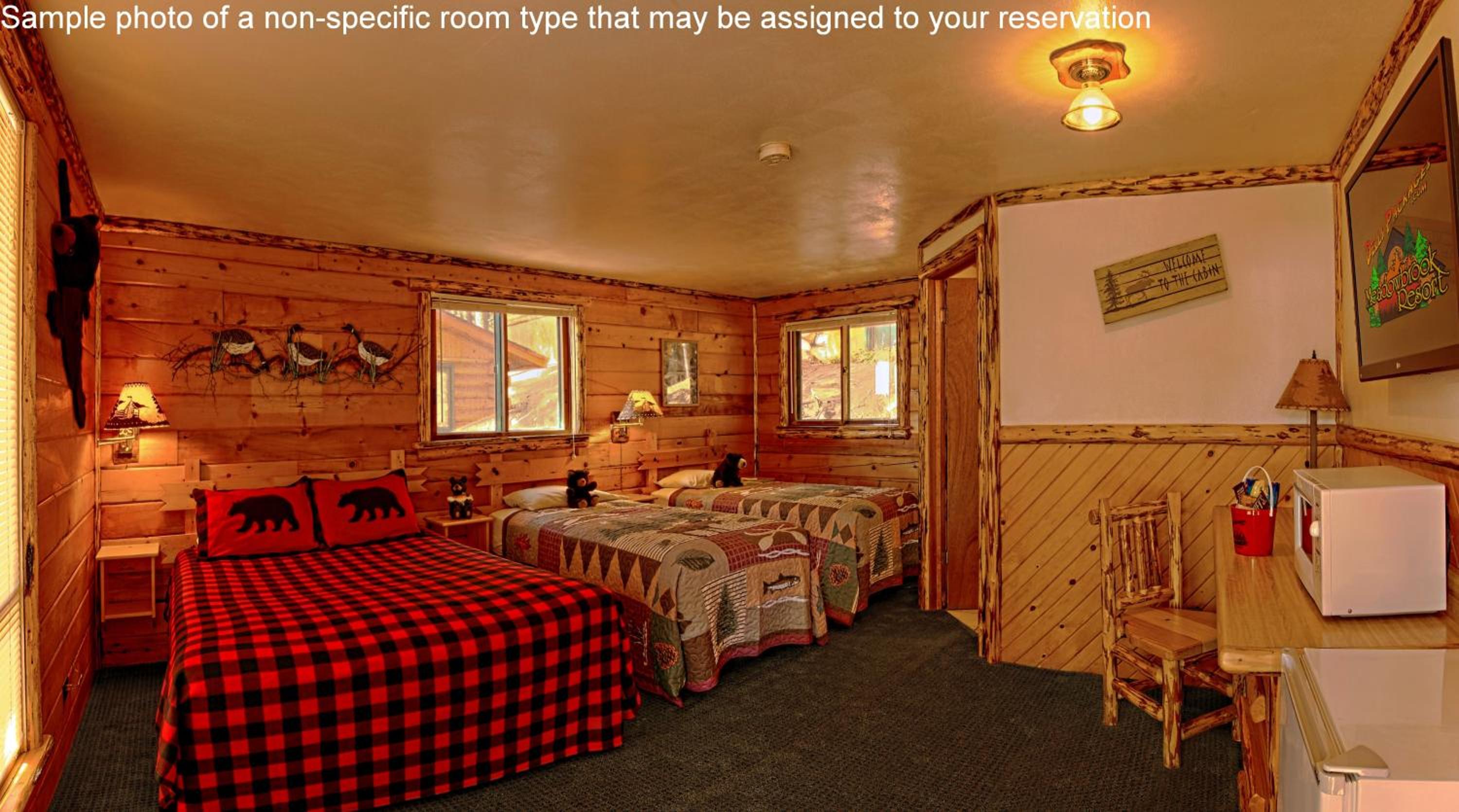 One Queen with Two Twin Room
