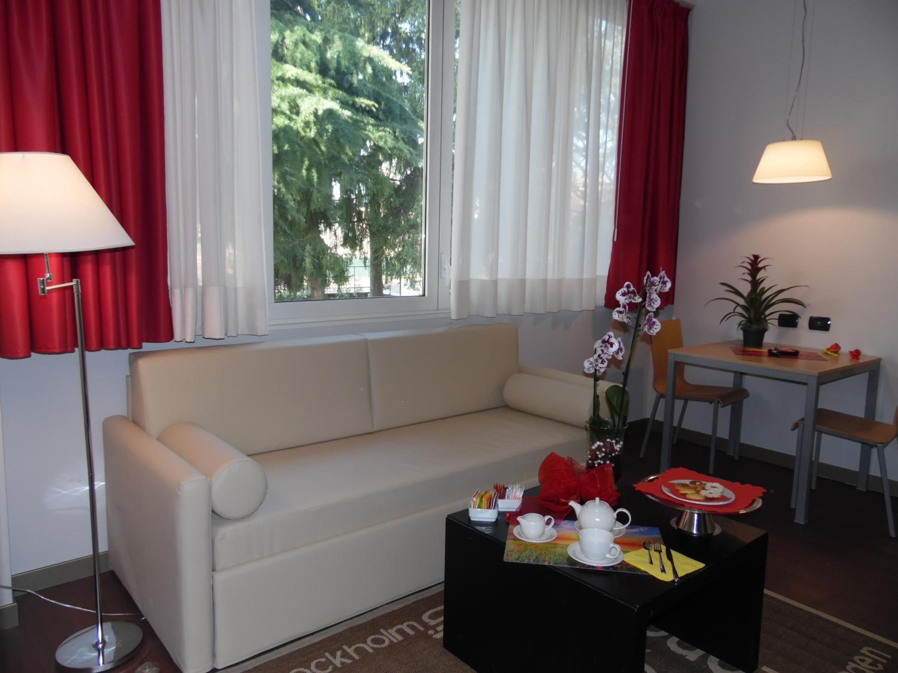 Superior Family Room - Photo 1