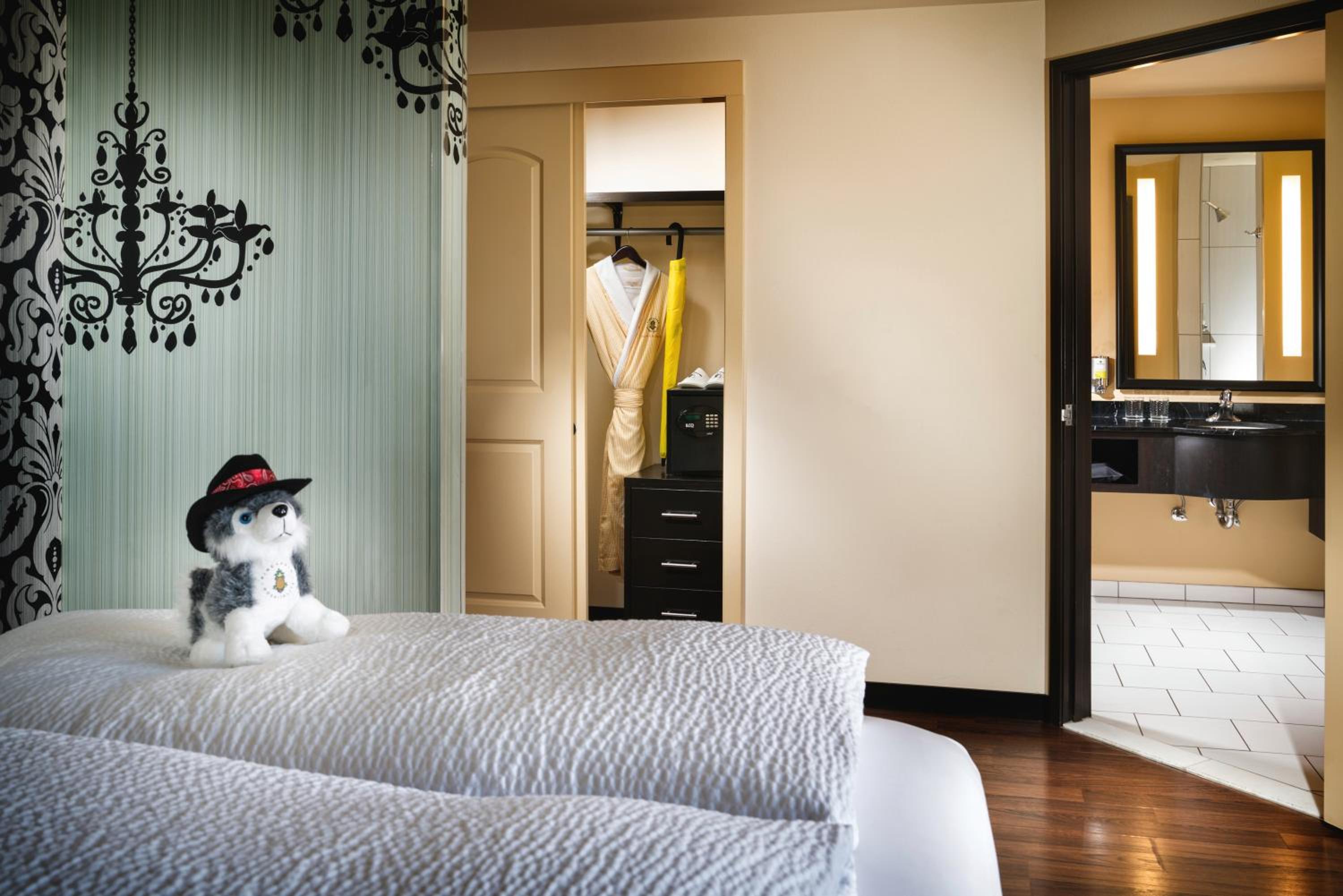 Diva's Dressing Room Suite