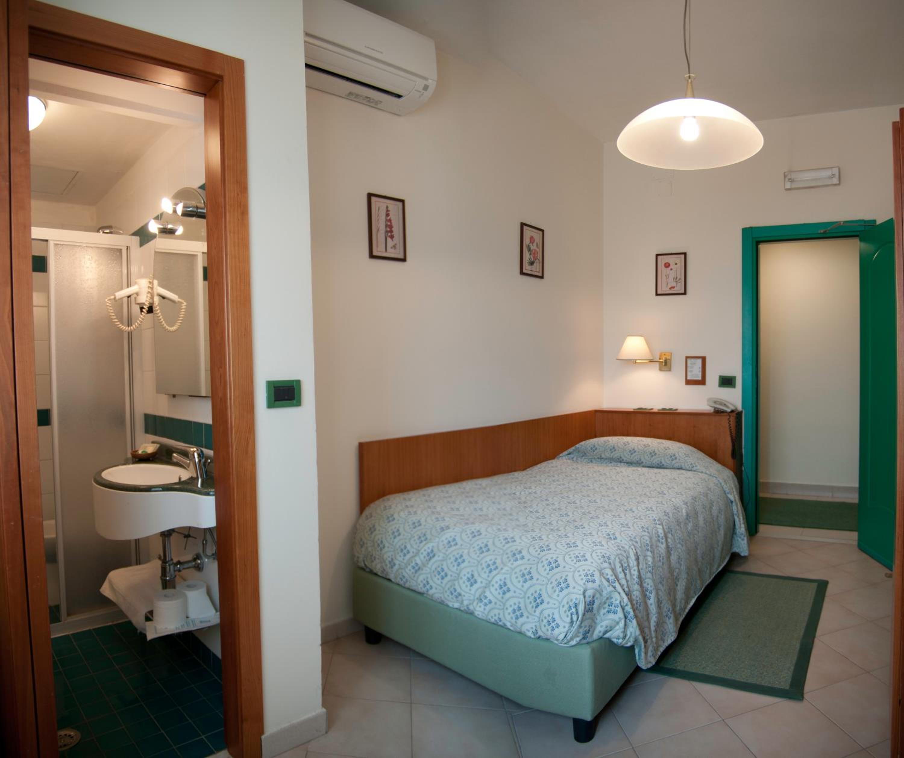 Single Room photo 1