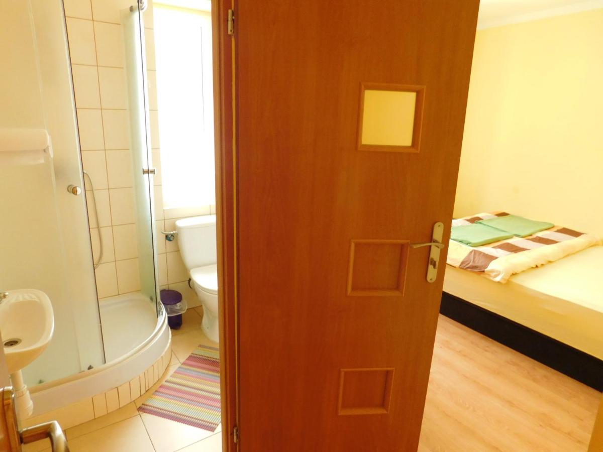 Small Double or Twin Room photo 3