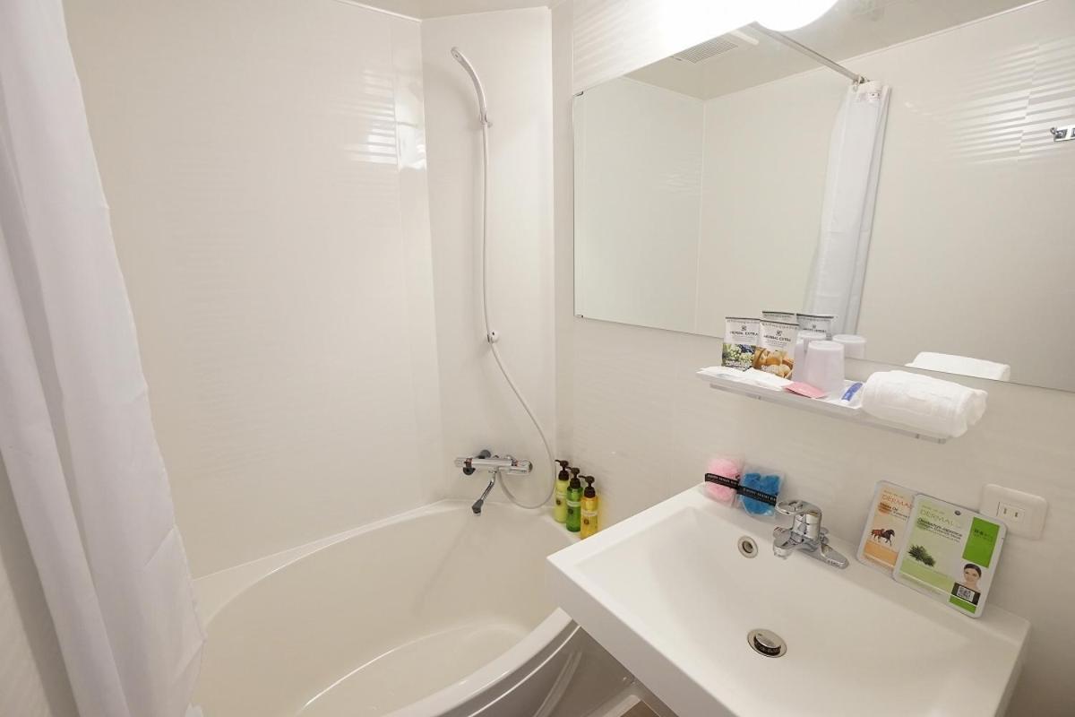 Moderate Twin Room - Non-Smoking photo 3