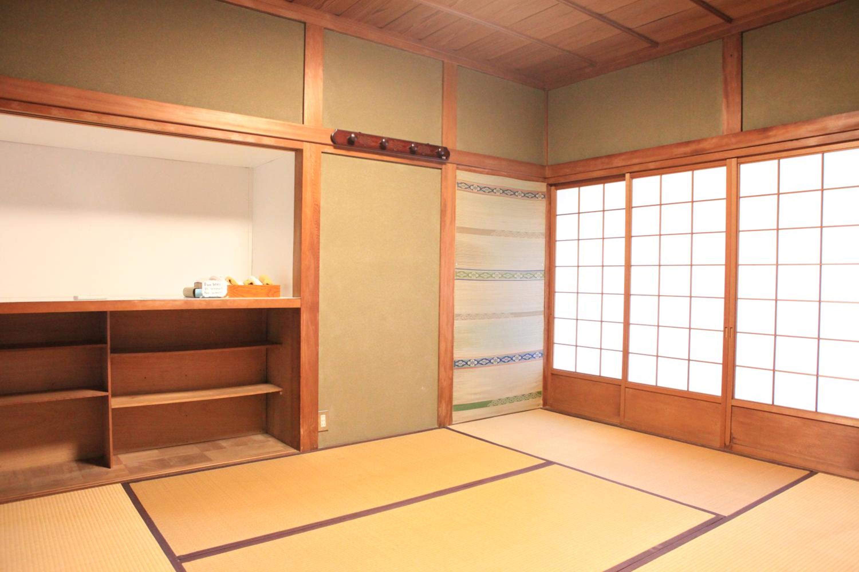 Single Futon in Japanese-Style Female Dormitory Room photo 2