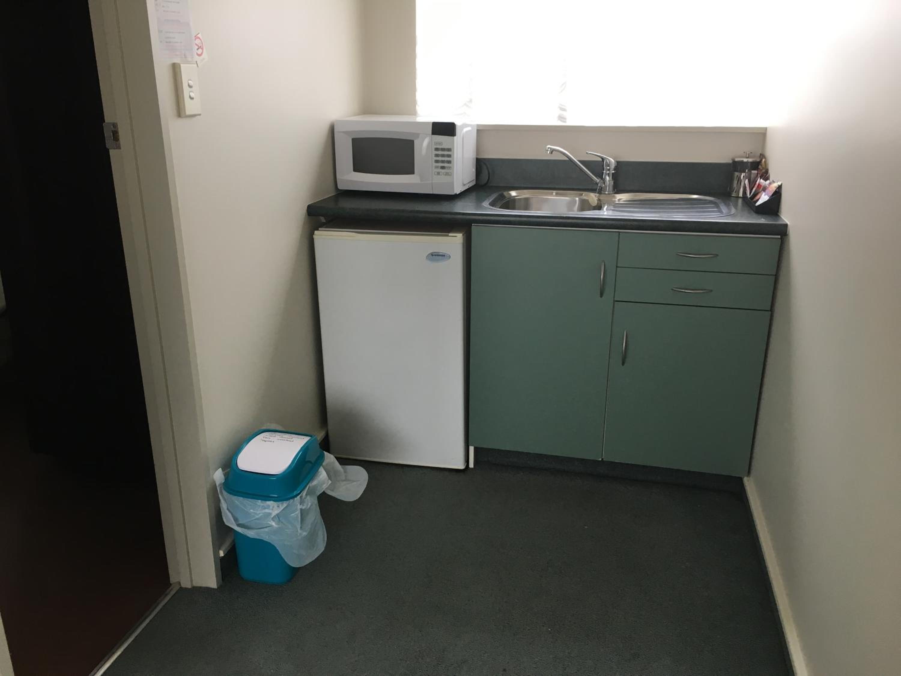 Deluxe Studio (3 Adults) - Photo 4