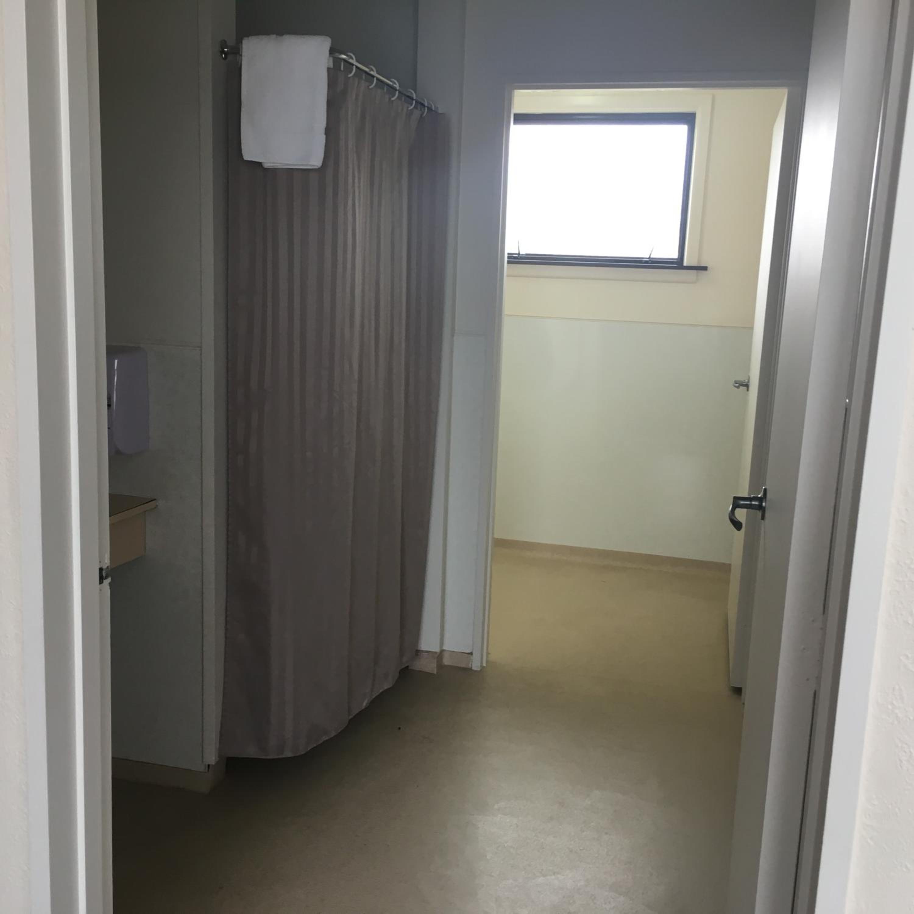 Apartment With Disability Access - Photo 7