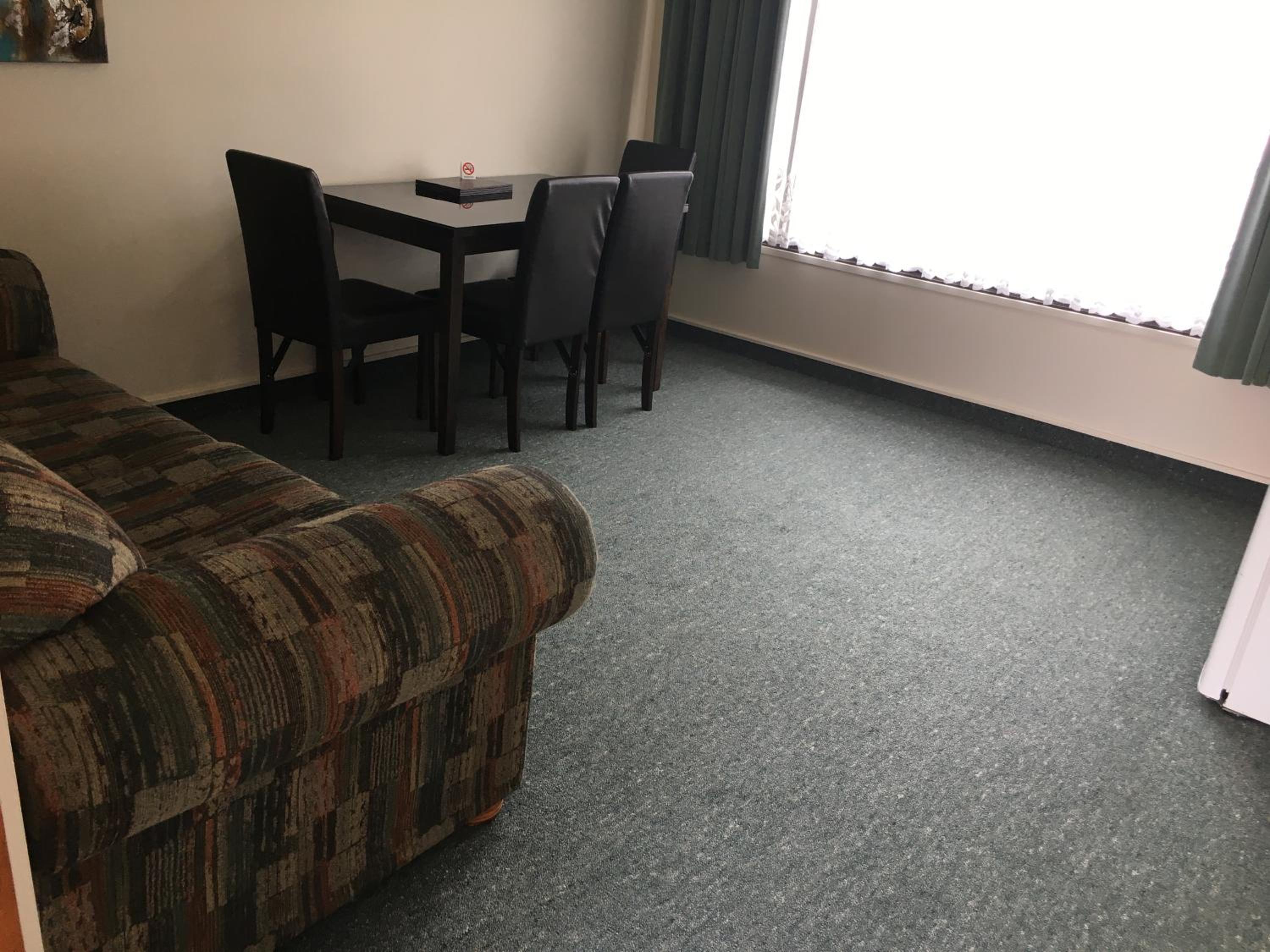 Deluxe Two-Bedroom Apartment - Photo 4
