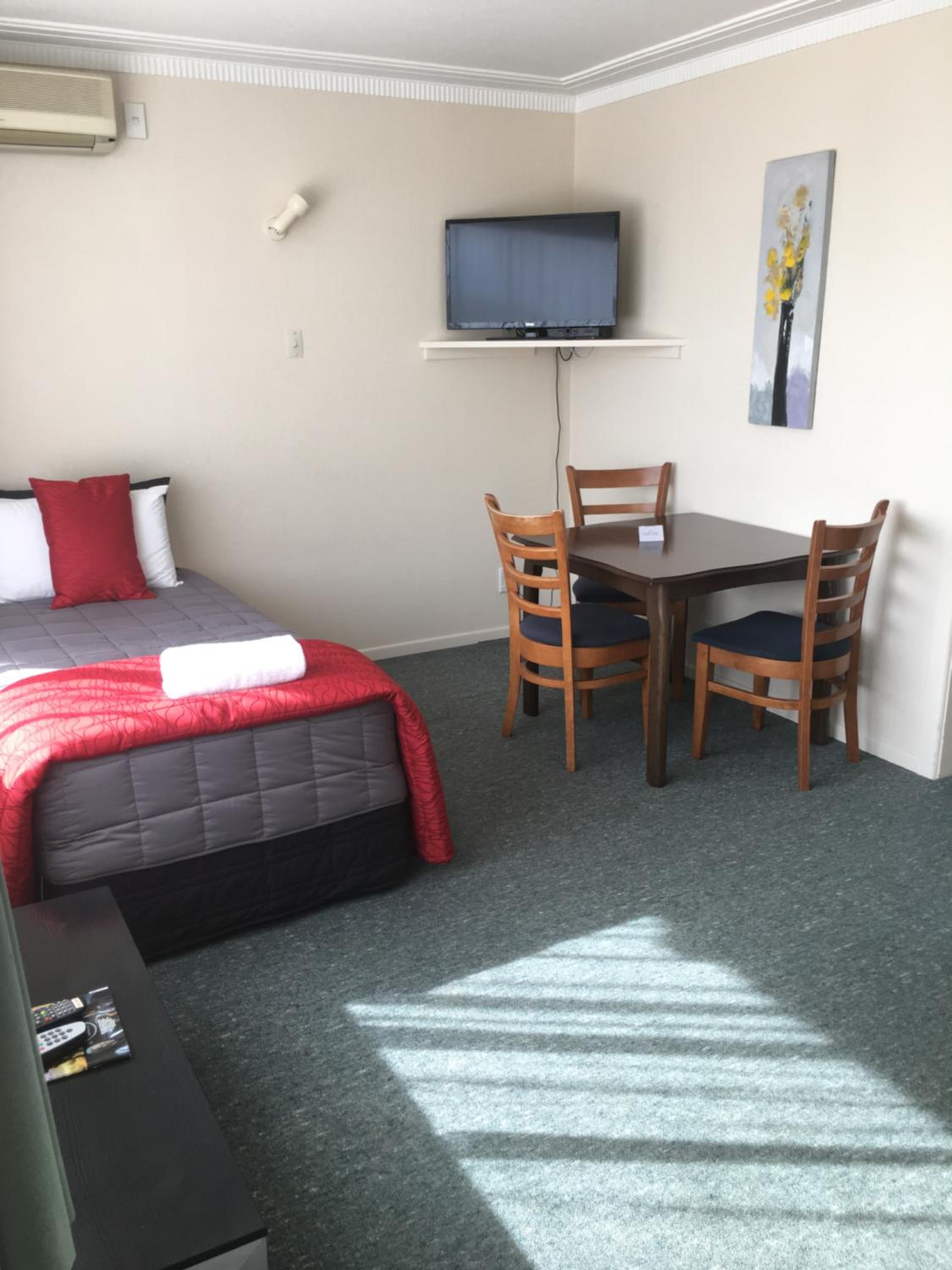 Standard One-Bedroom Apartment (3 adults) - Photo 5