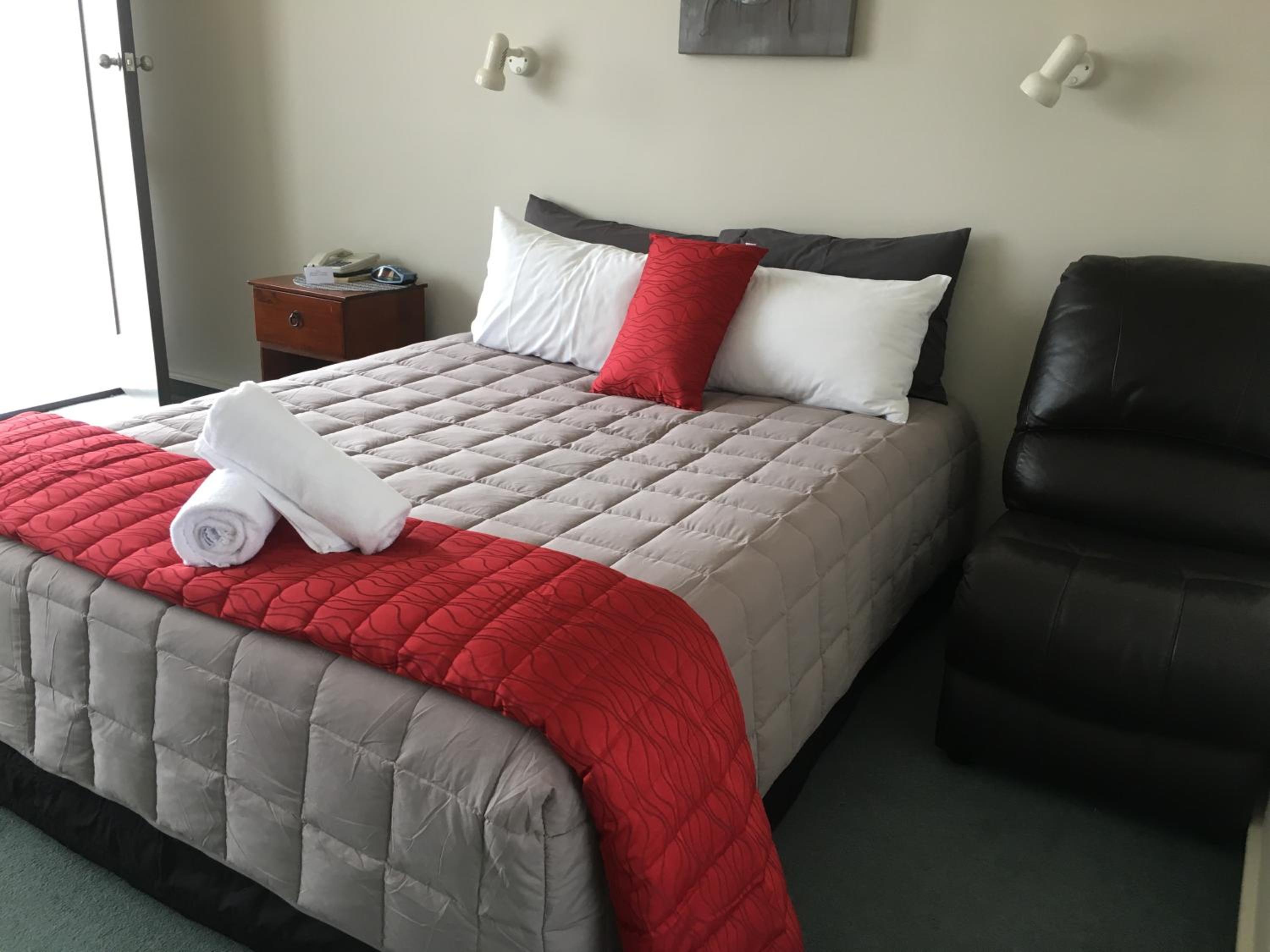 Deluxe Studio (3 Adults) - Photo 2
