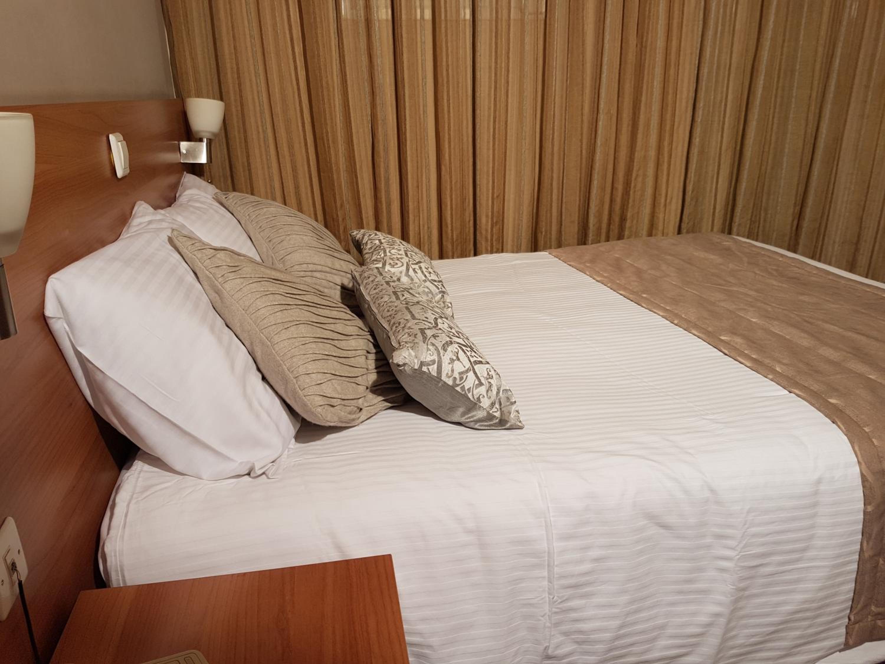 Double or Twin Room - Photo 8