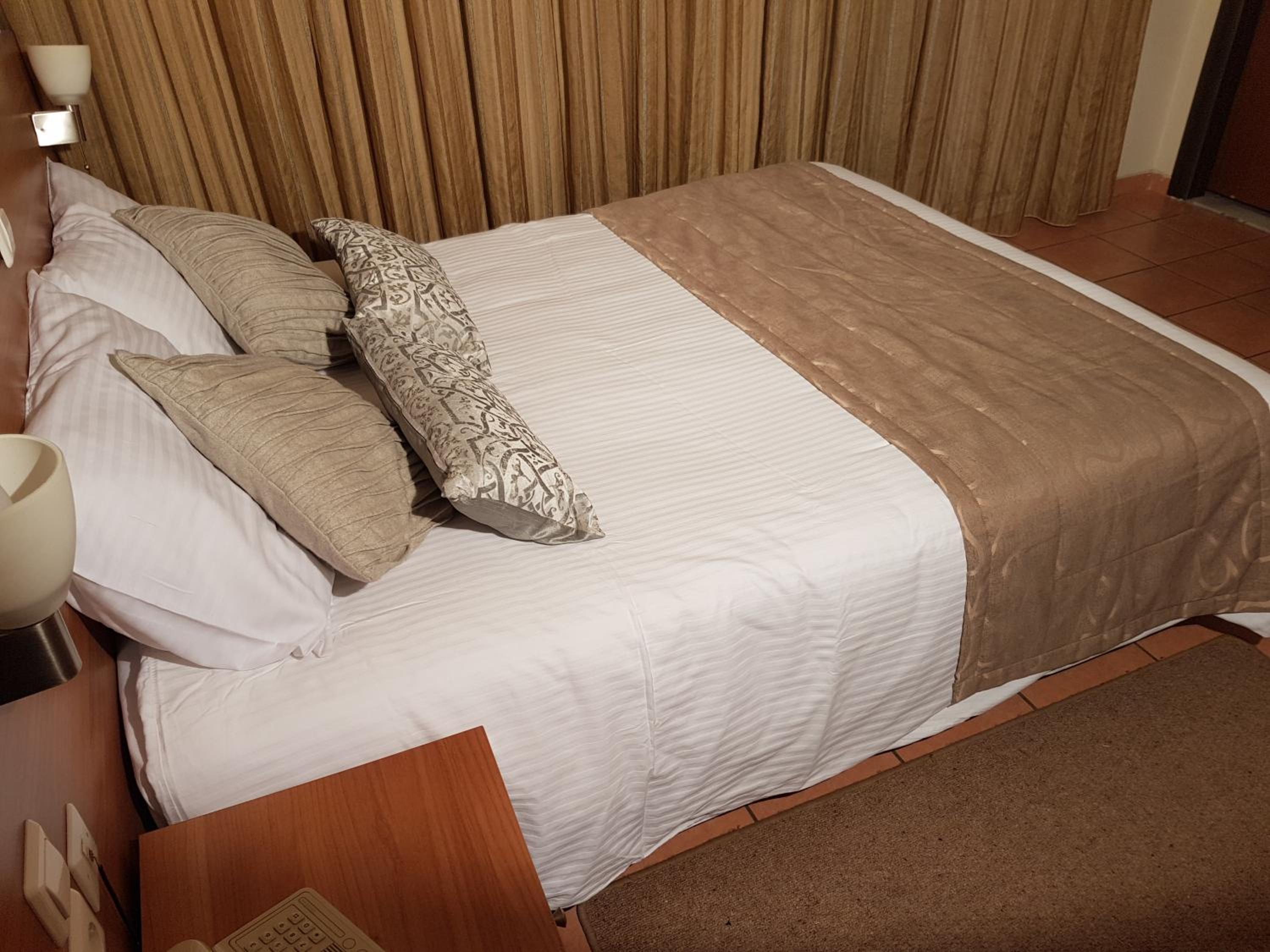 Double or Twin Room - Photo 2