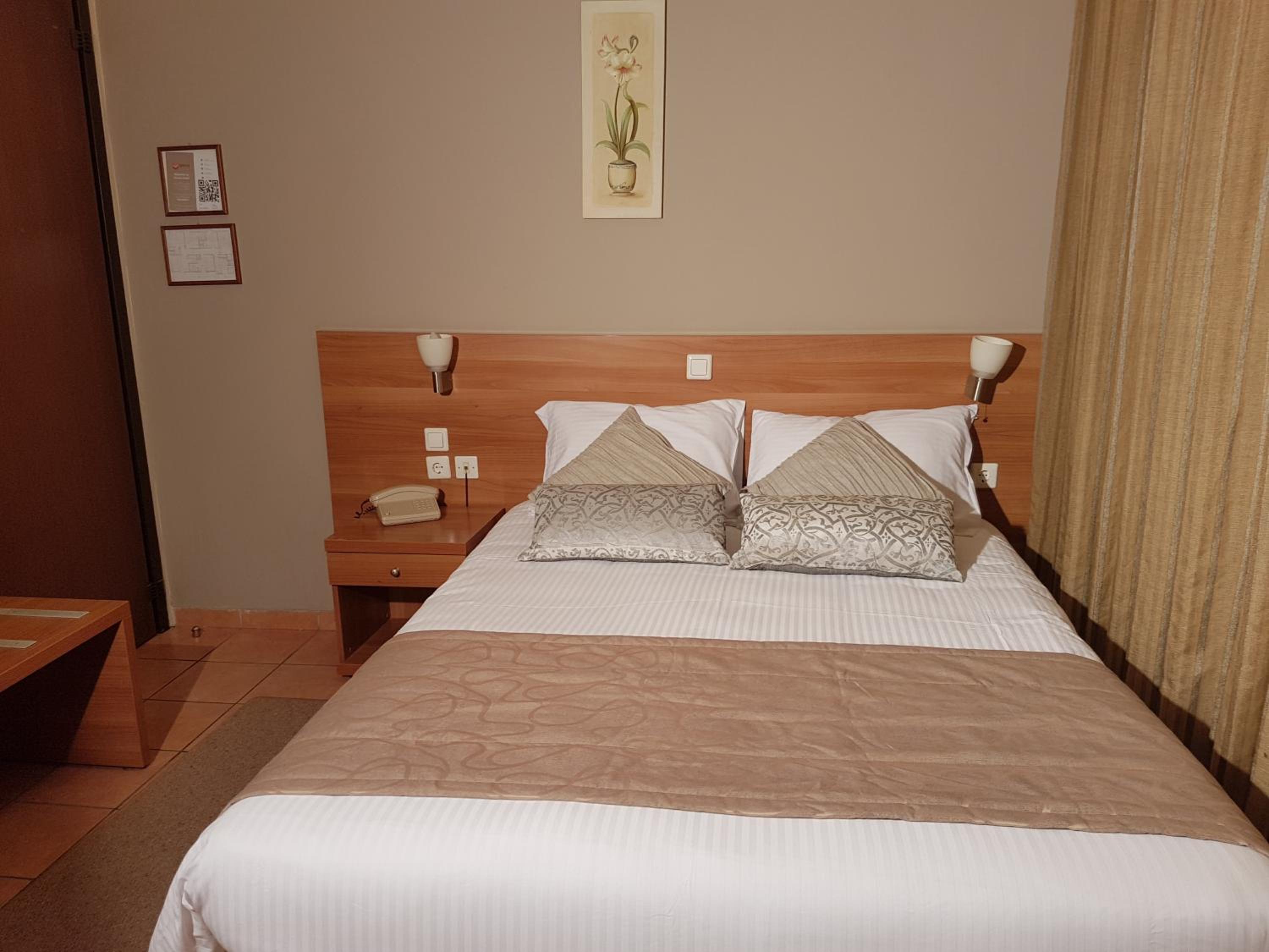 Double or Twin Room - Photo 4
