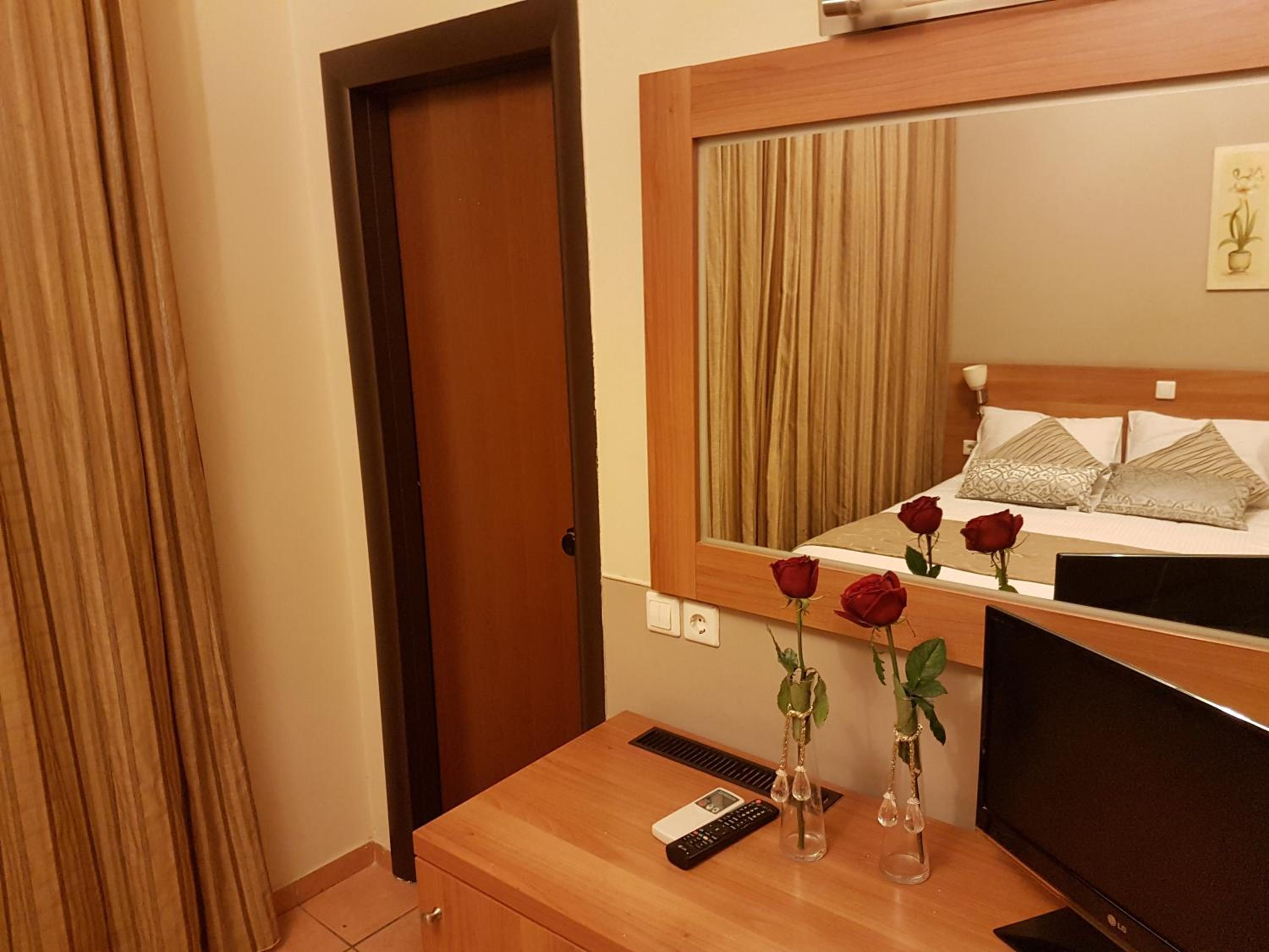 Double or Twin Room - Photo 3